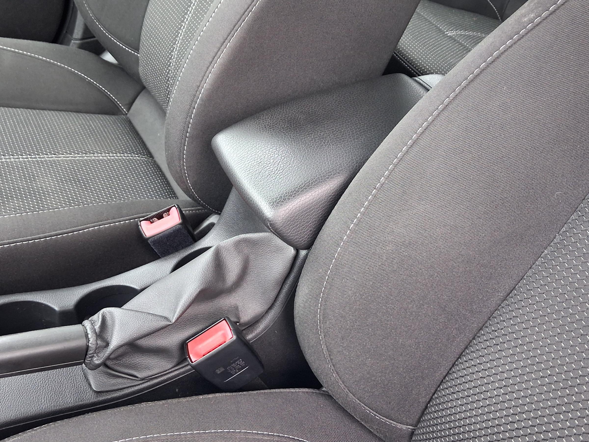 Opel Astra, 2013 - pohled č. 17