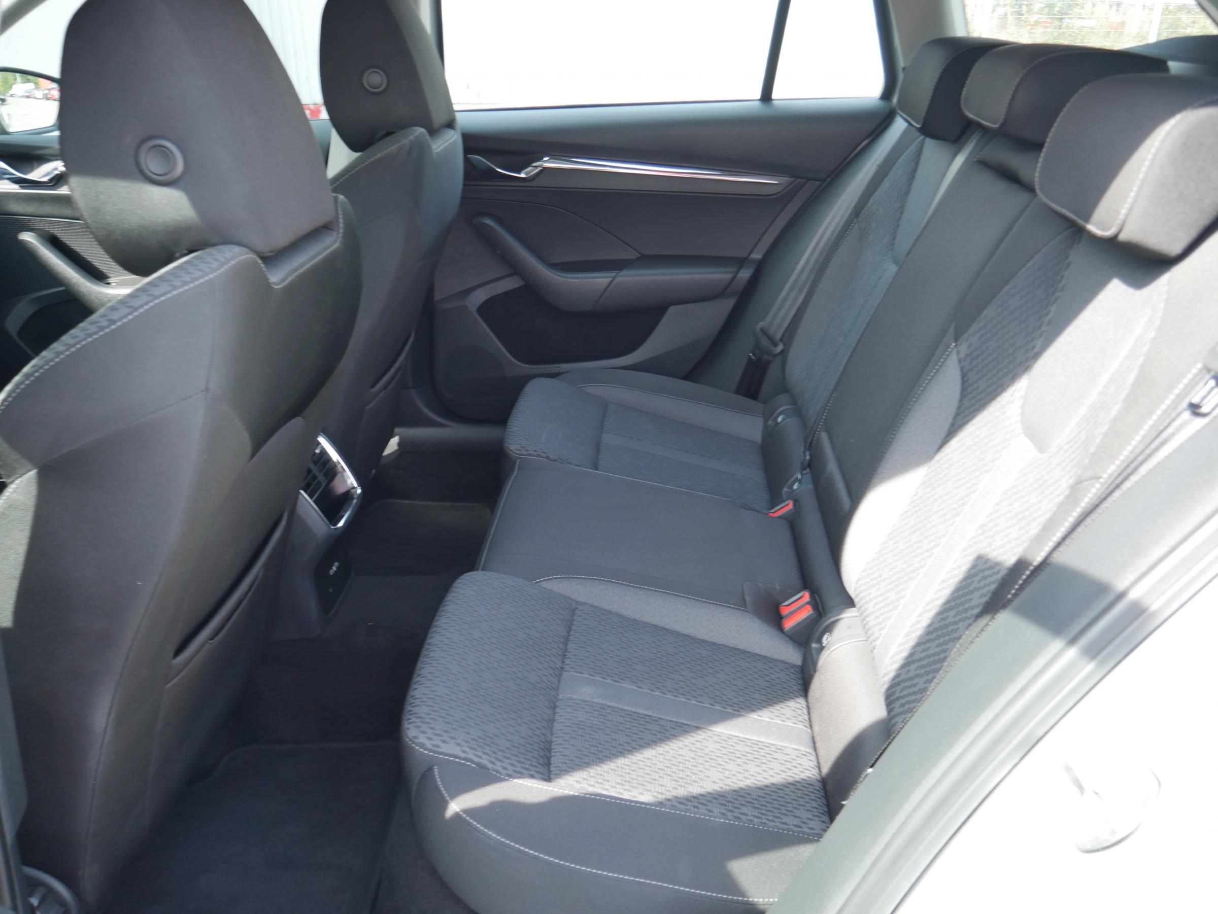 Škoda Octavia IV, 2021 - pohled č. 10