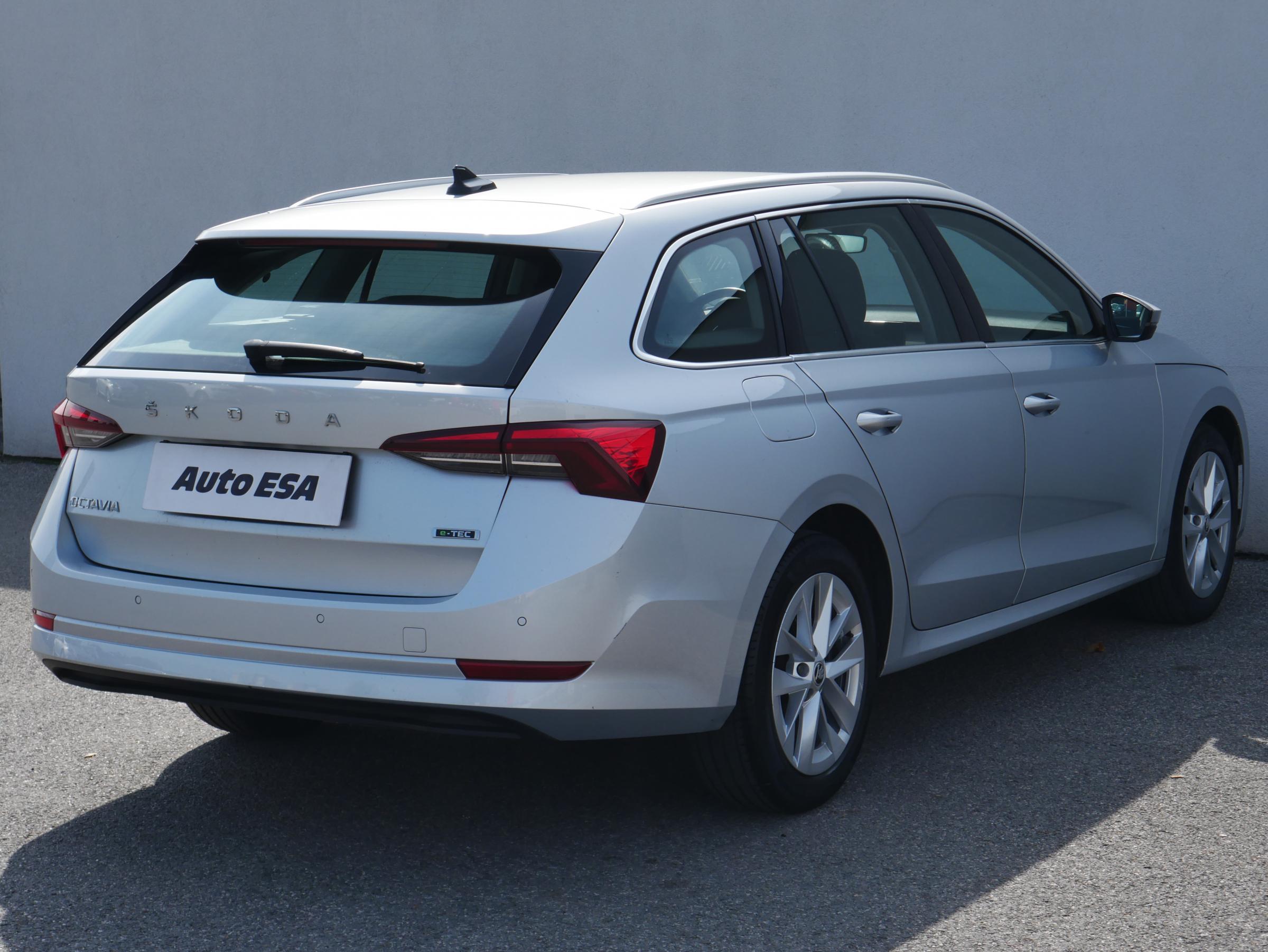 Škoda Octavia IV, 2021 - pohled č. 4