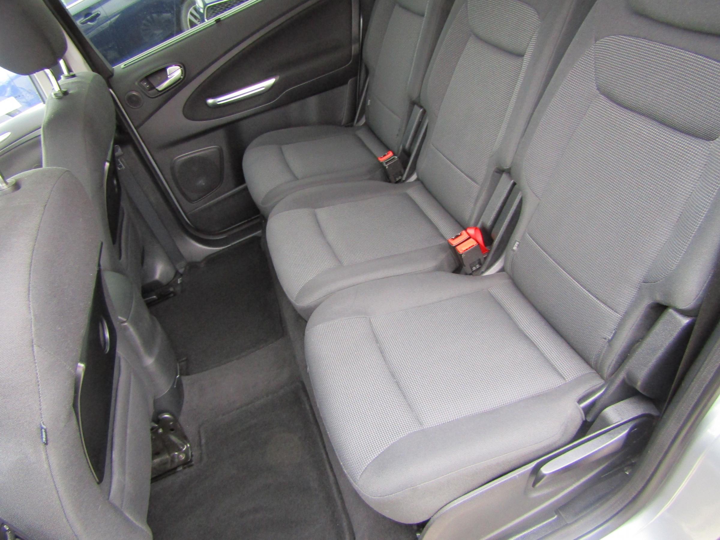 Ford S-MAX, 2010 - pohled č. 10