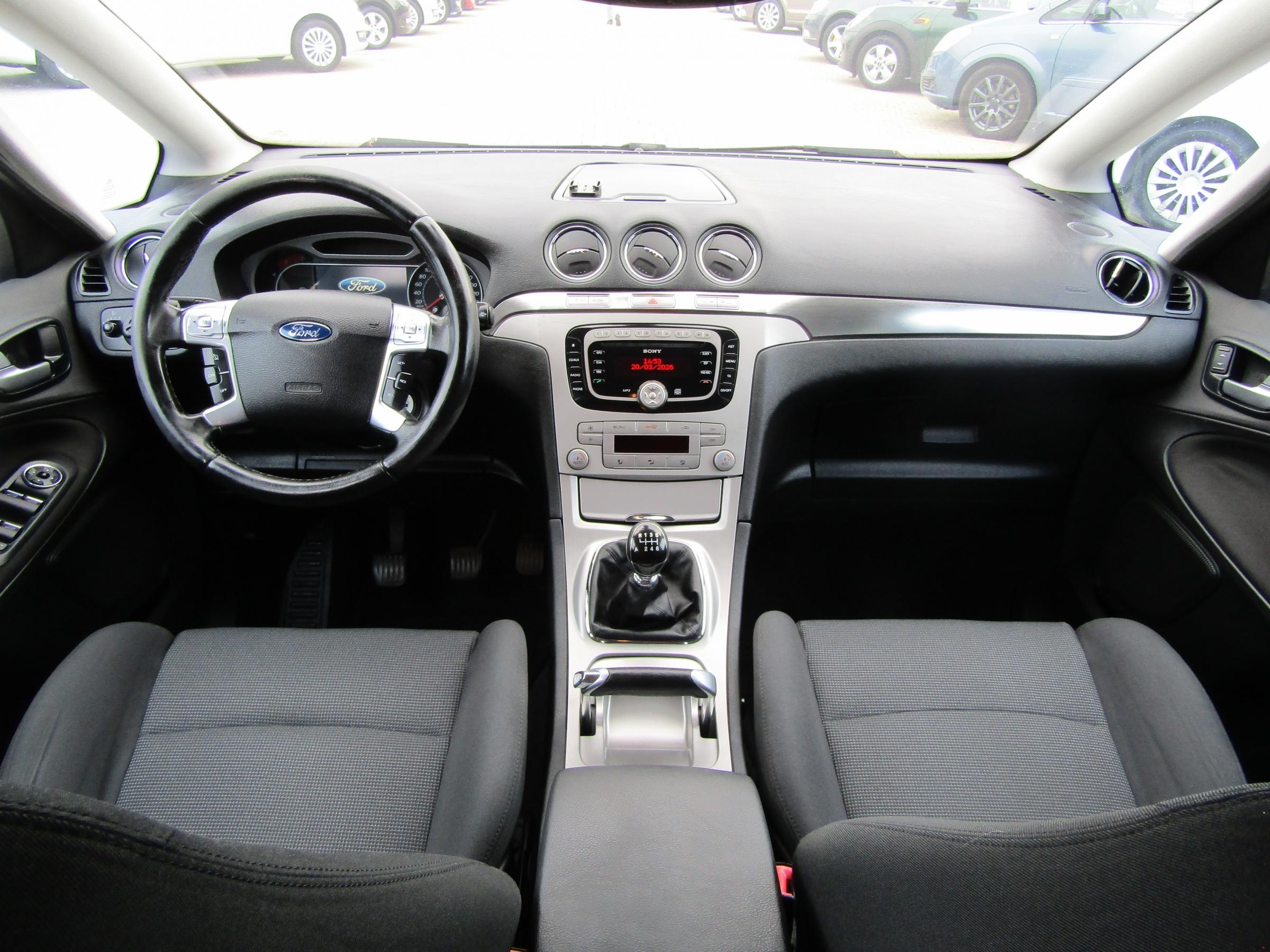 Ford S-MAX, 2010 - pohled č. 8