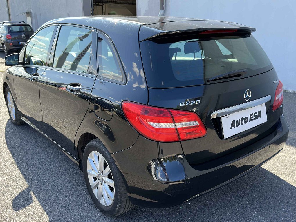 Mercedes-Benz Třída B 2.0T  B220 4Mat