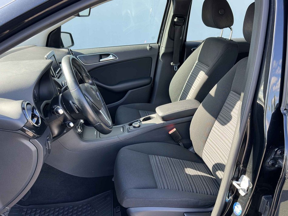 Mercedes-Benz Třída B 2.0T  B220 4Mat