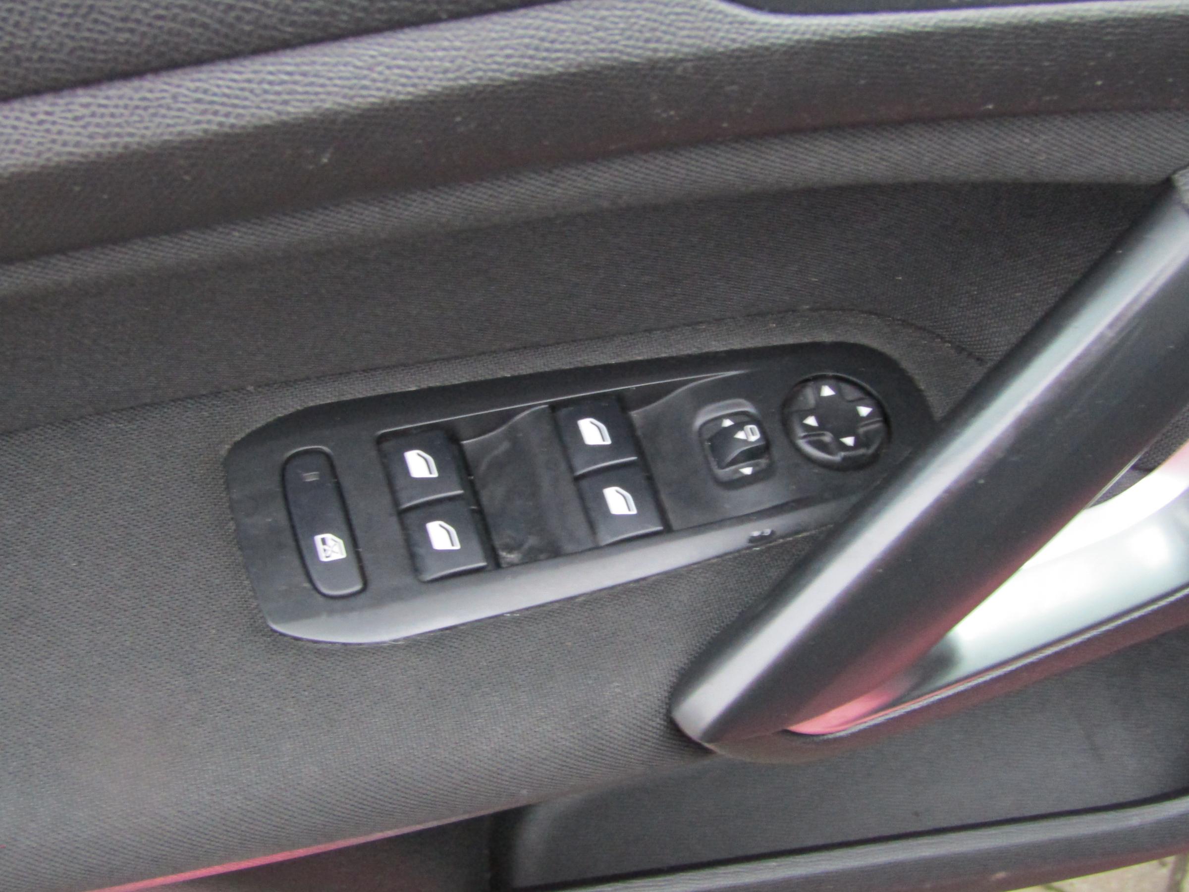 Peugeot 308, 2014 - pohled č. 11