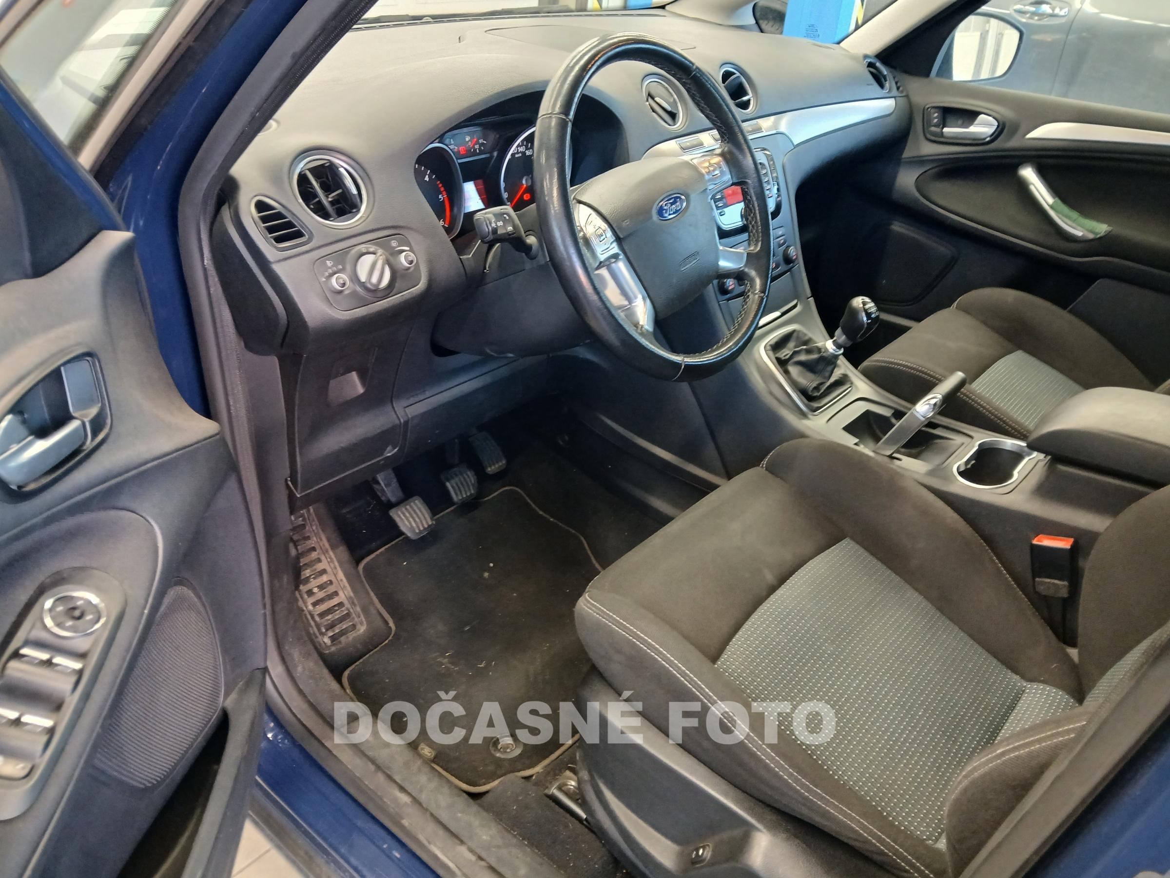 Ford S-MAX, 2012 - pohled č. 3