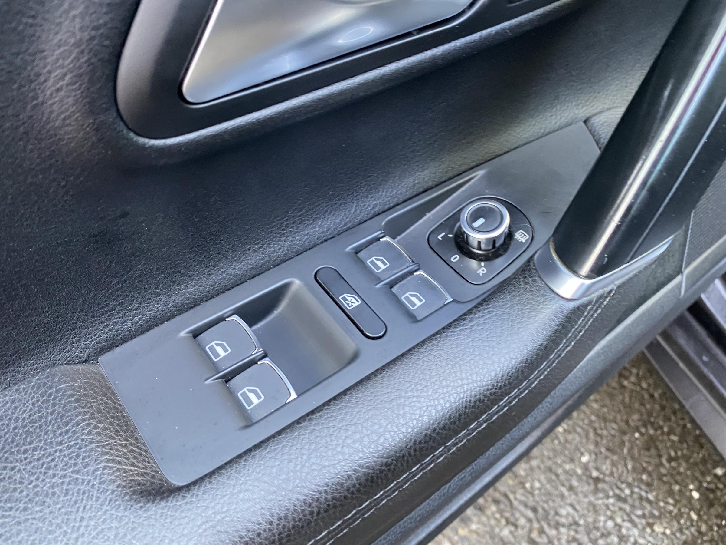 Volkswagen Passat CC, 2011 - pohled č. 13