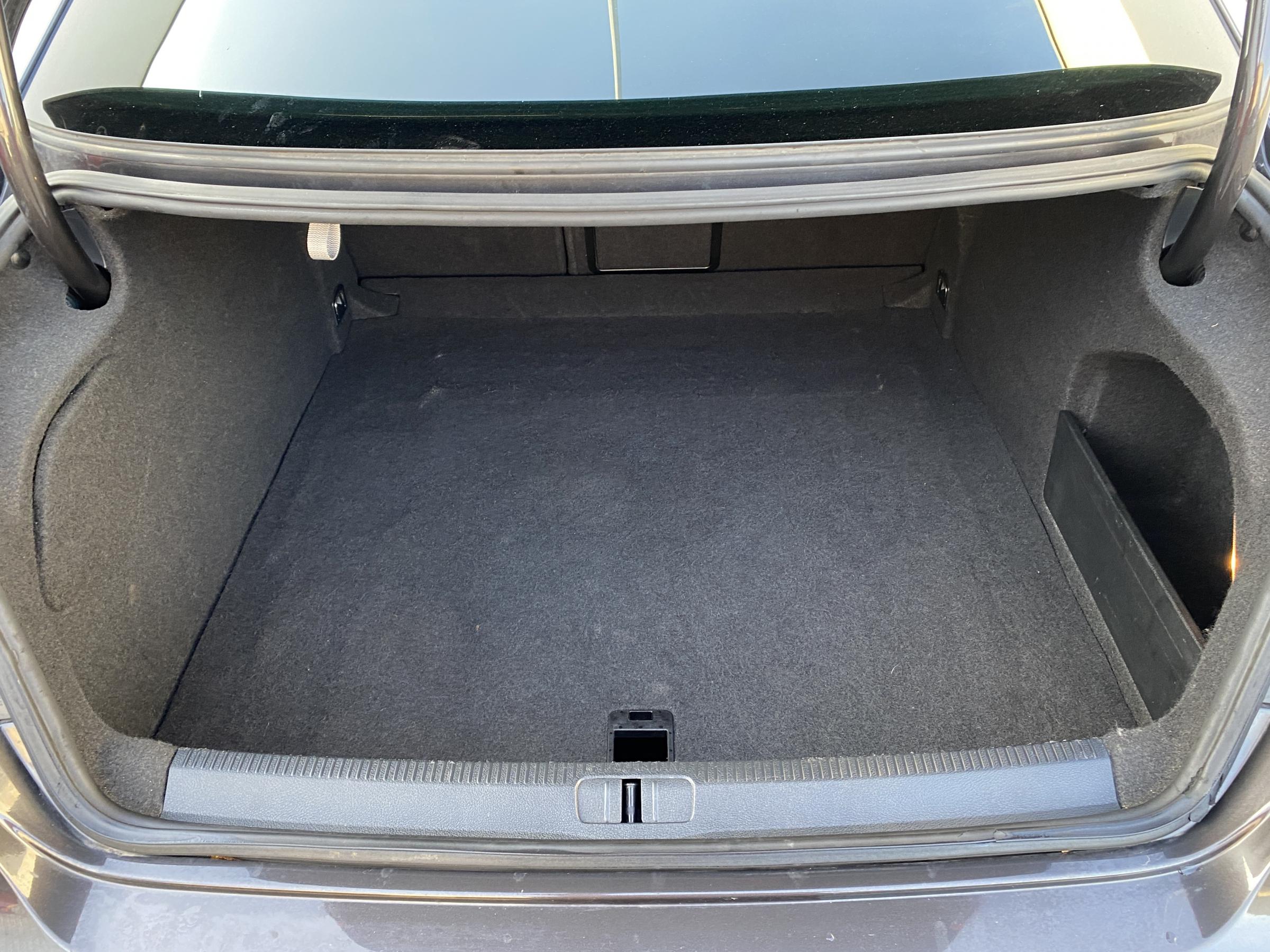 Volkswagen Passat CC, 2011 - pohled č. 7