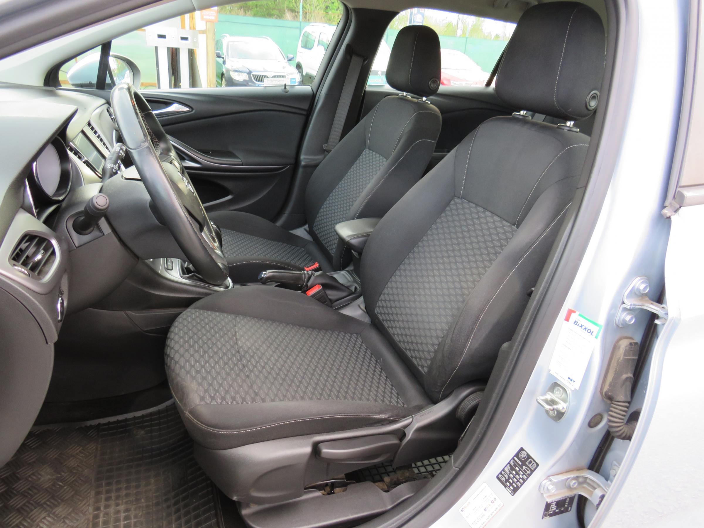 Opel Astra, 2016 - pohled č. 10