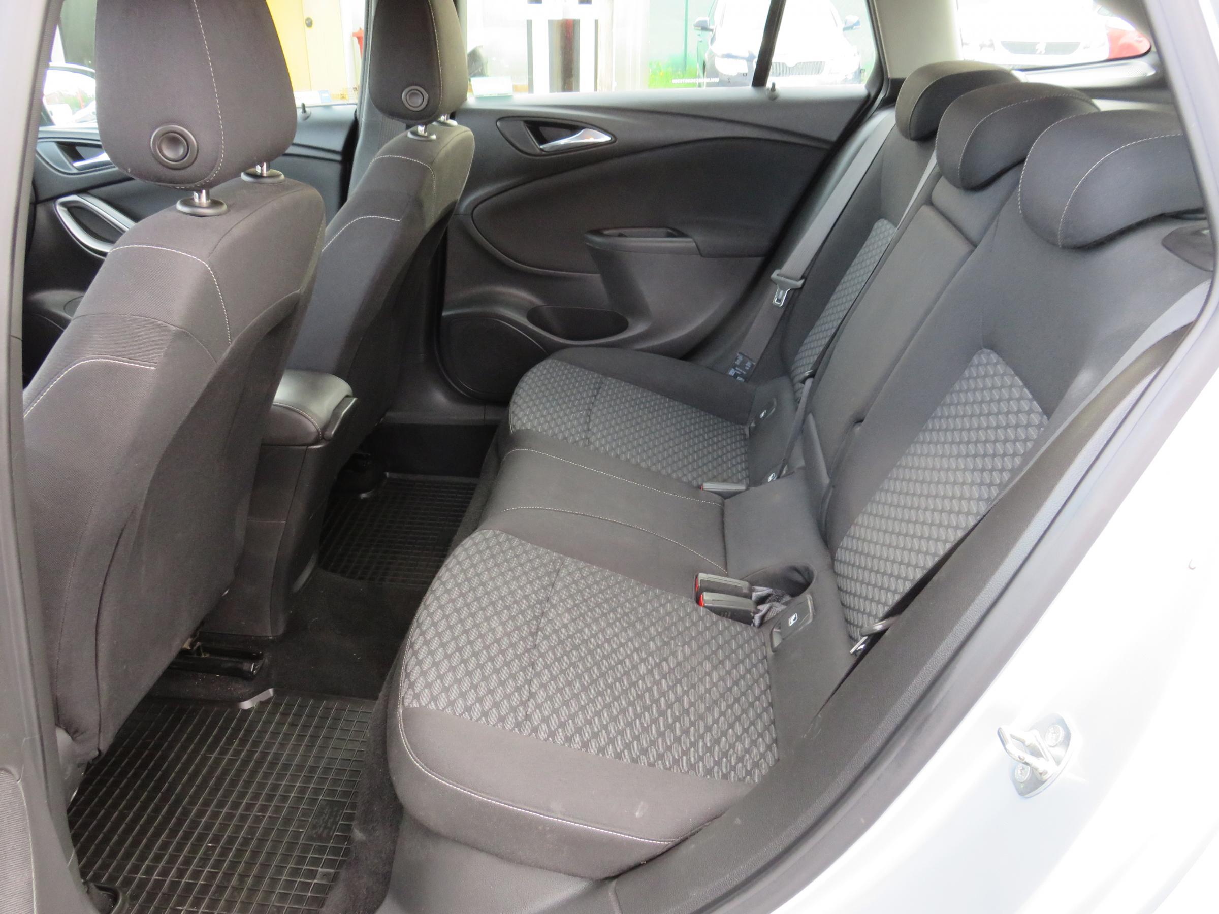 Opel Astra, 2016 - pohled č. 11