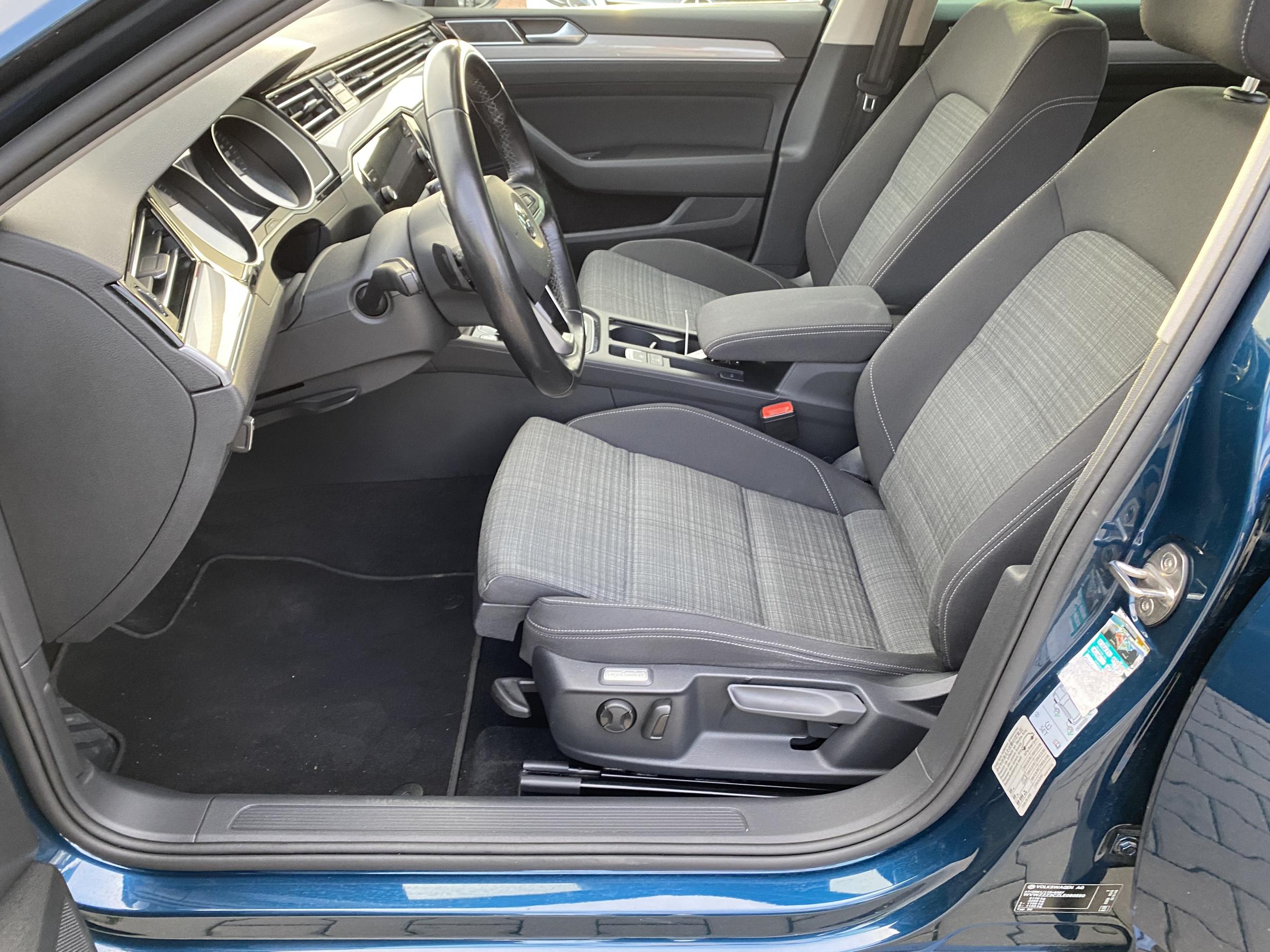 Volkswagen Passat, 2020 - pohled č. 10