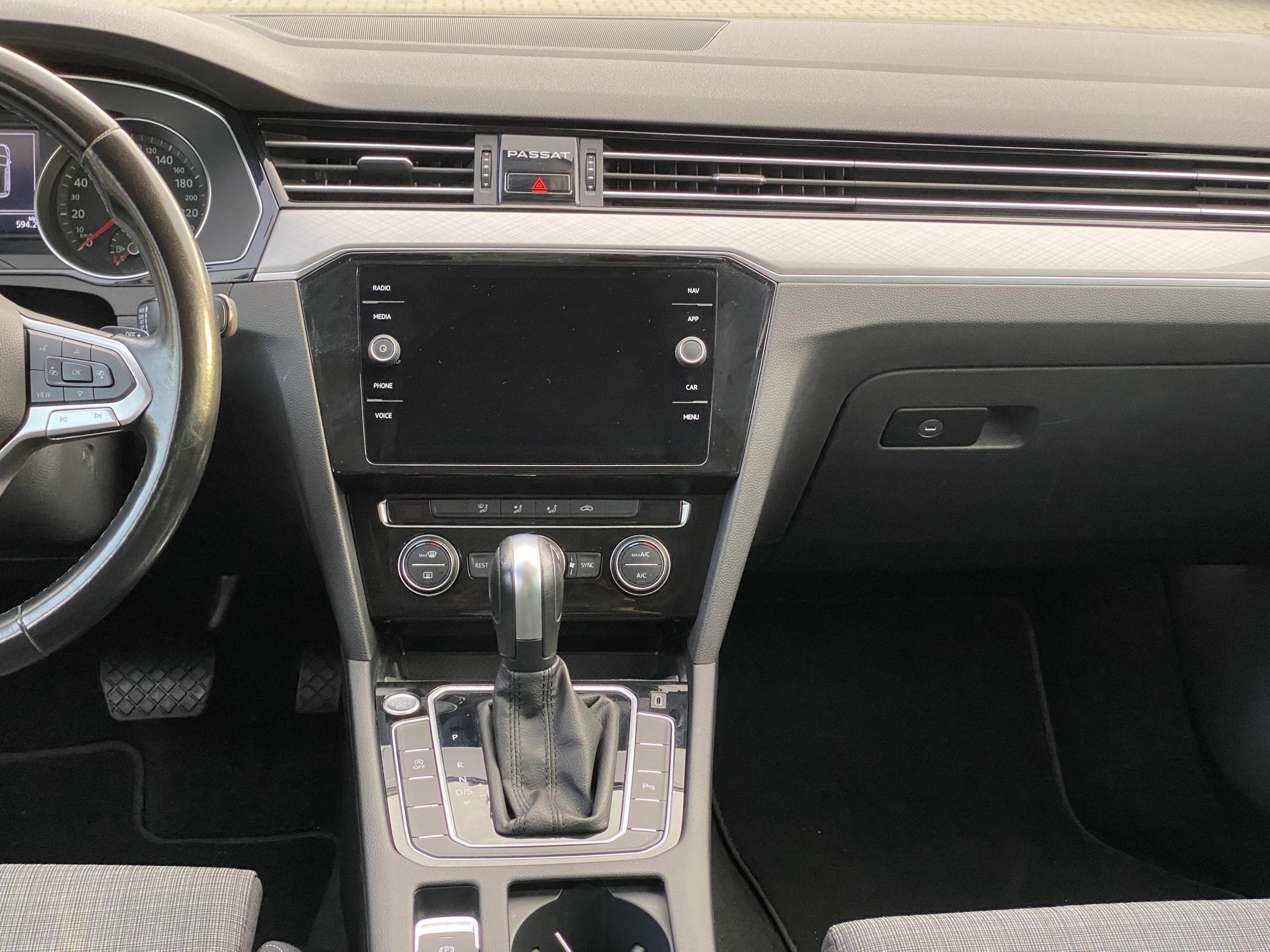 Volkswagen Passat, 2020 - pohled č. 9