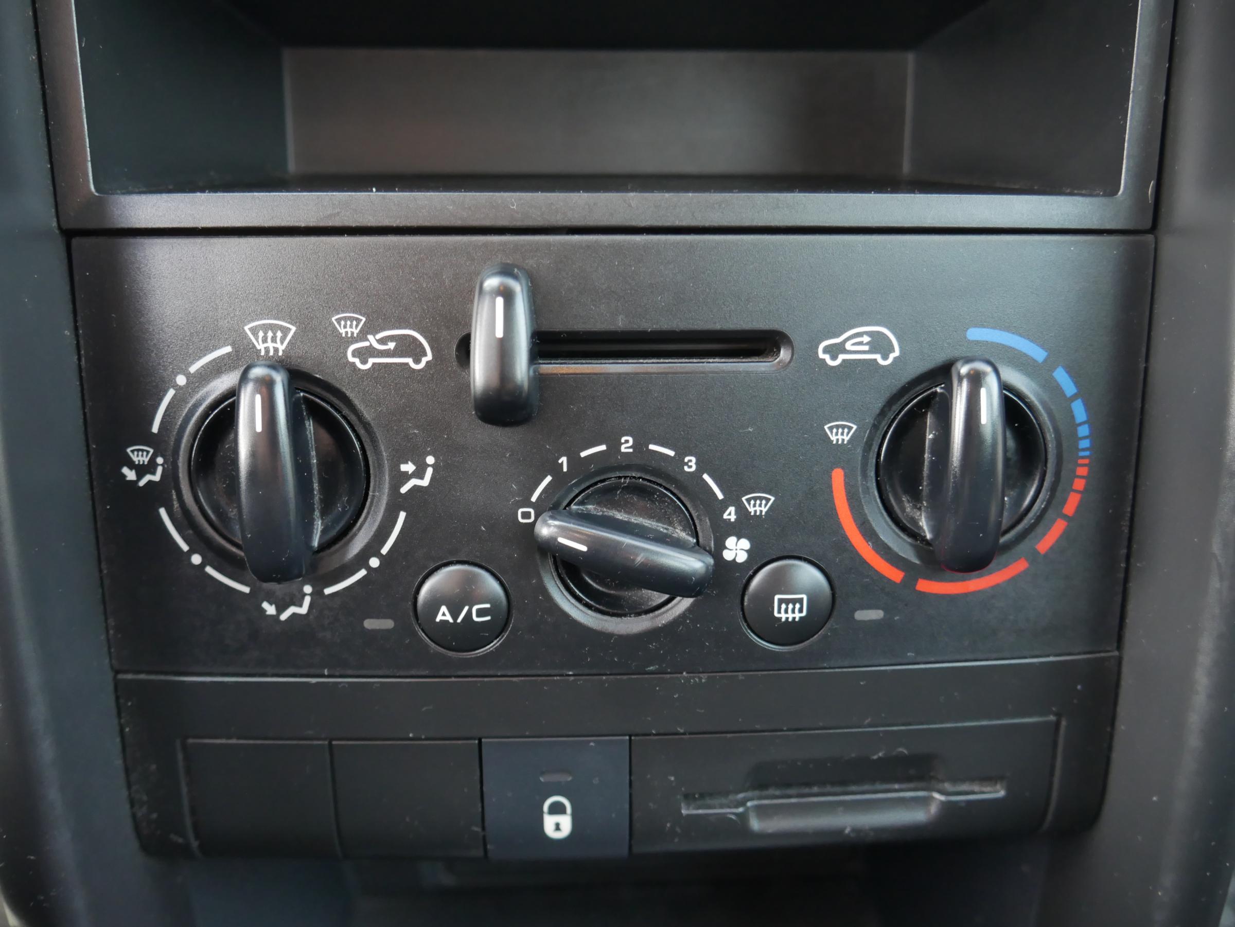 Peugeot 207, 2008 - pohled č. 12