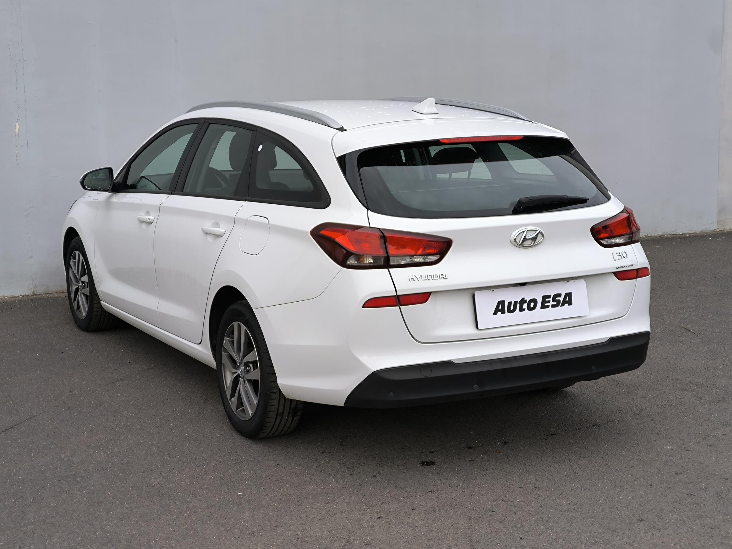 Hyundai i30, 2020 - pohled č. 4