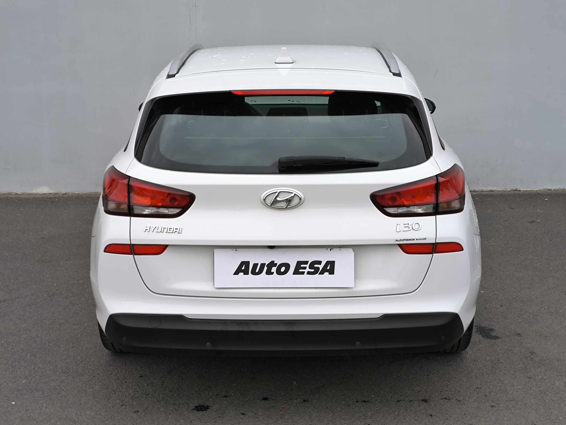 Hyundai i30, 2020 - pohled č. 5
