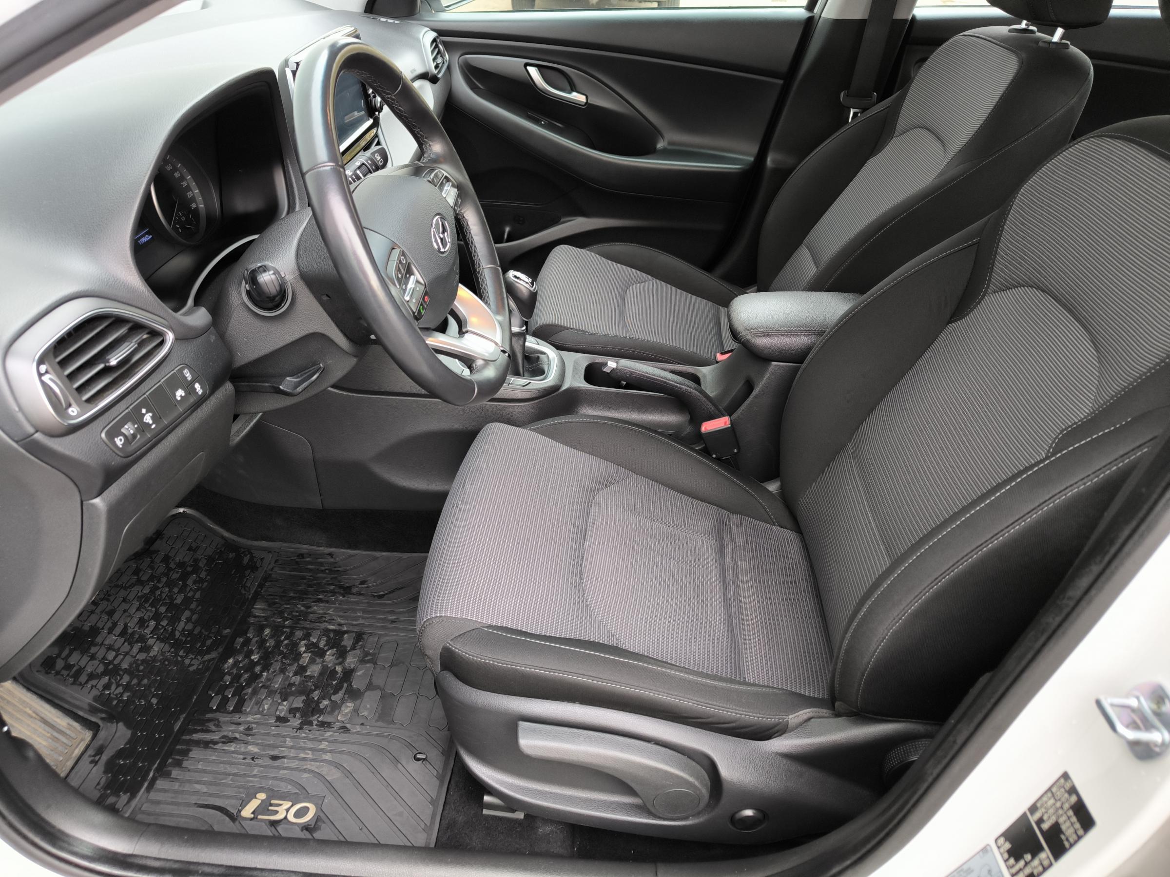 Hyundai i30, 2020 - pohled č. 9