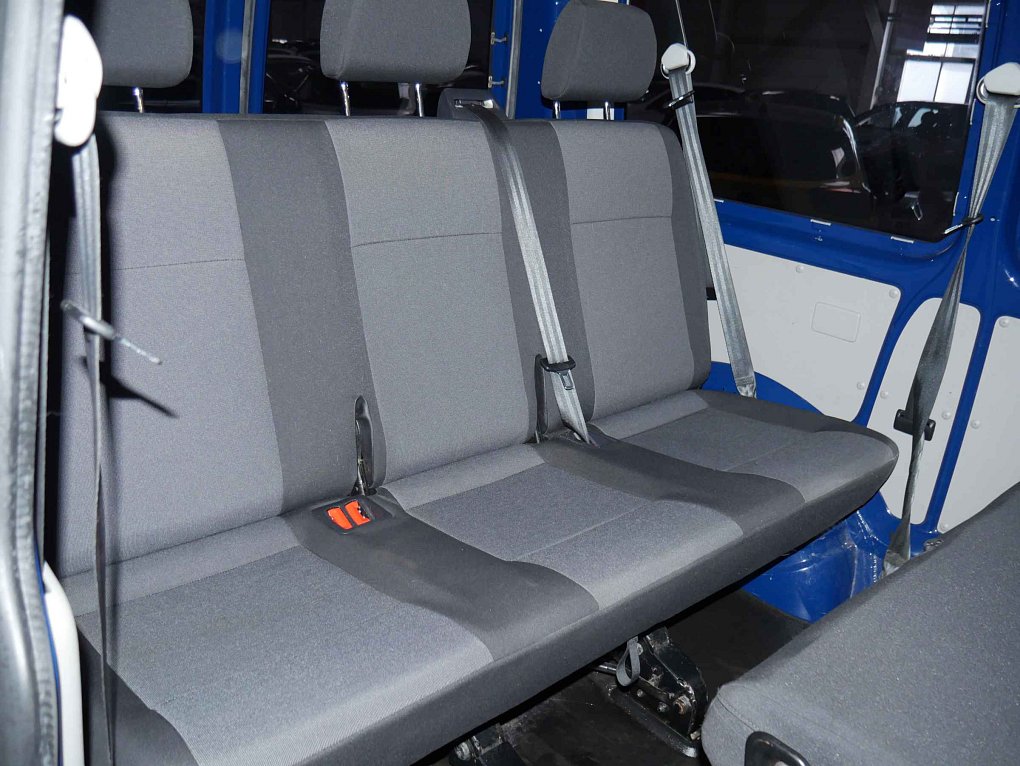 Volkswagen Transporter 2.0TDi  9míst