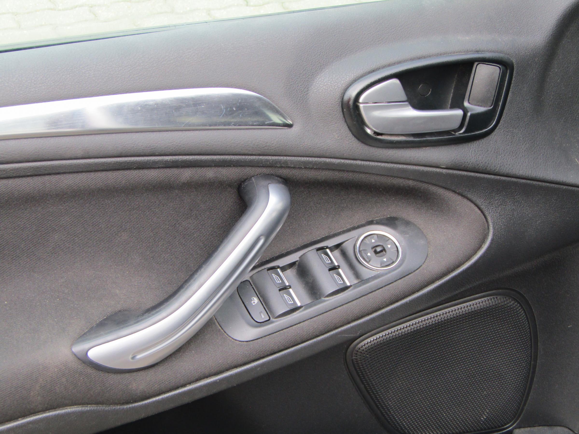 Ford S-MAX, 2010 - pohled č. 16