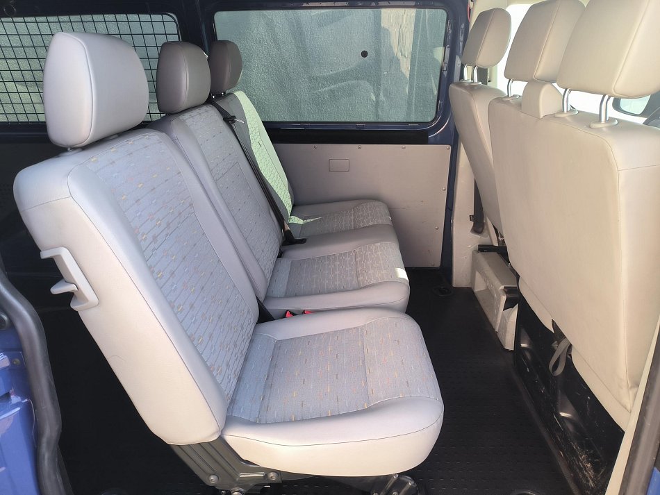 Volkswagen Transporter 2.0TDi  L2H2 6míst