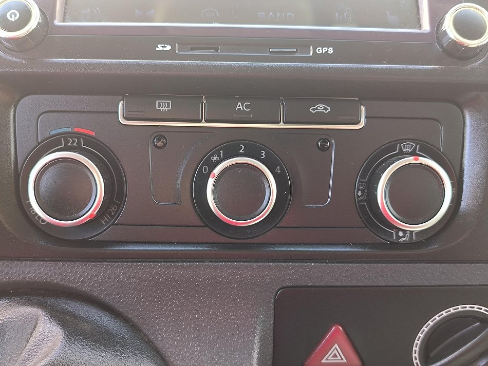 Volkswagen Transporter 2.0TDi  L2H2 6míst