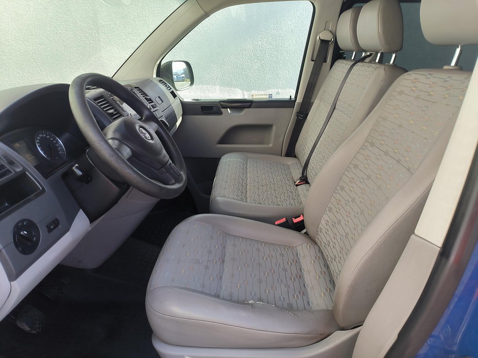 Volkswagen Transporter 2.0TDi  L2H2 6míst