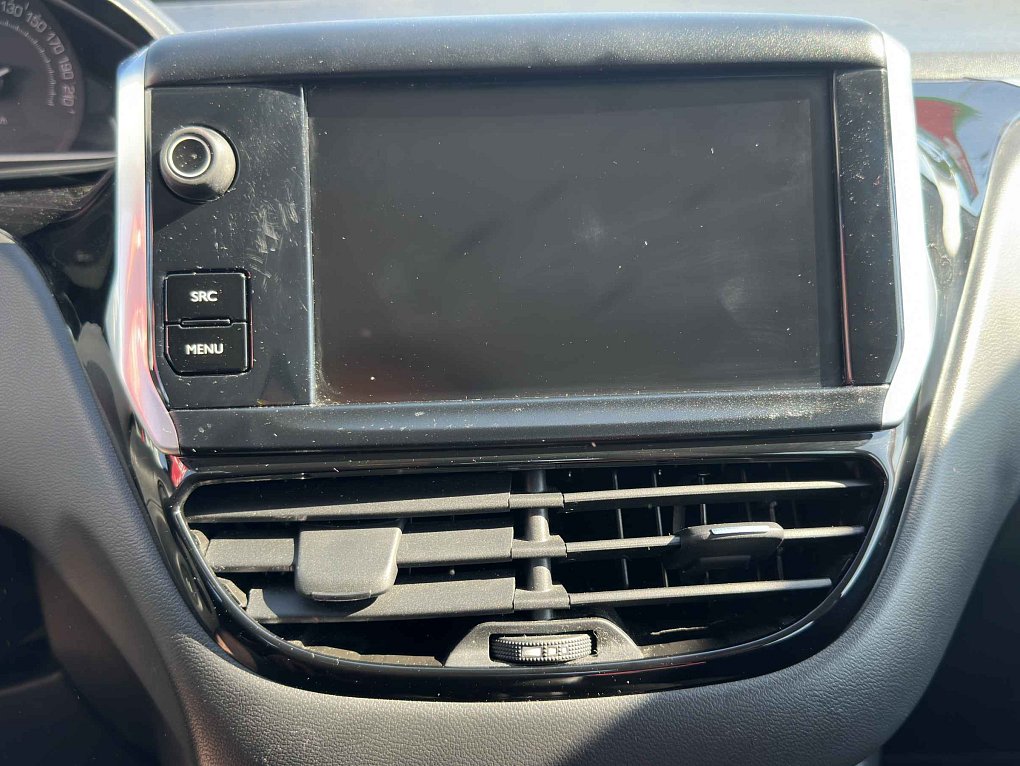 Peugeot 208 1.2i 