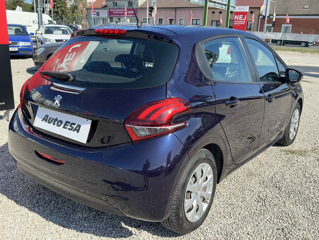 Peugeot 208 1.2i 