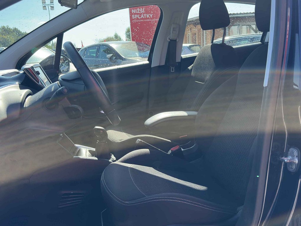 Peugeot 208 1.2i 