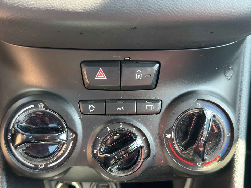 Peugeot 208 1.2i 