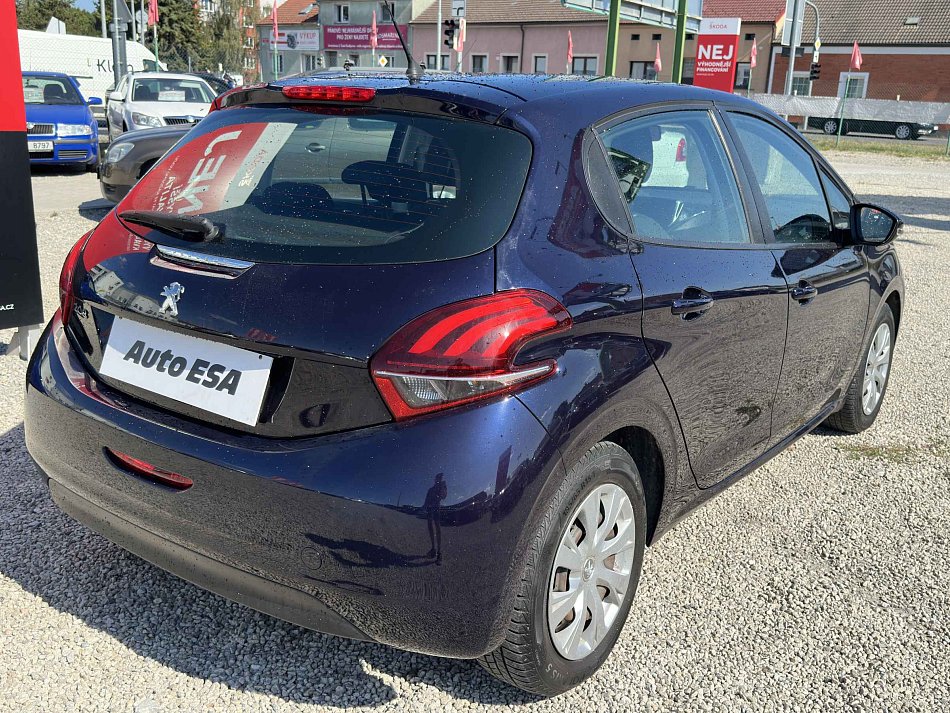 Peugeot 208 1.2i 