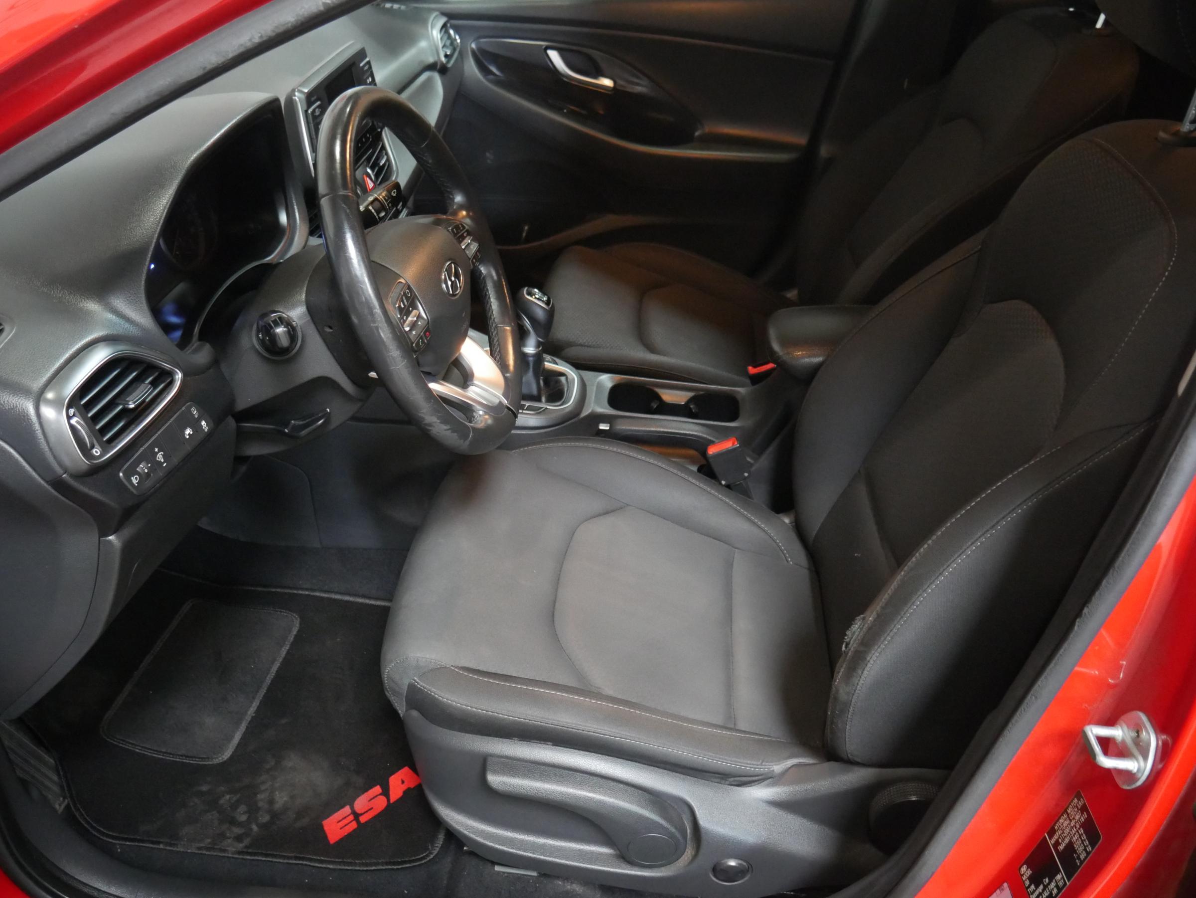 Hyundai i30, 2019 - pohled č. 9