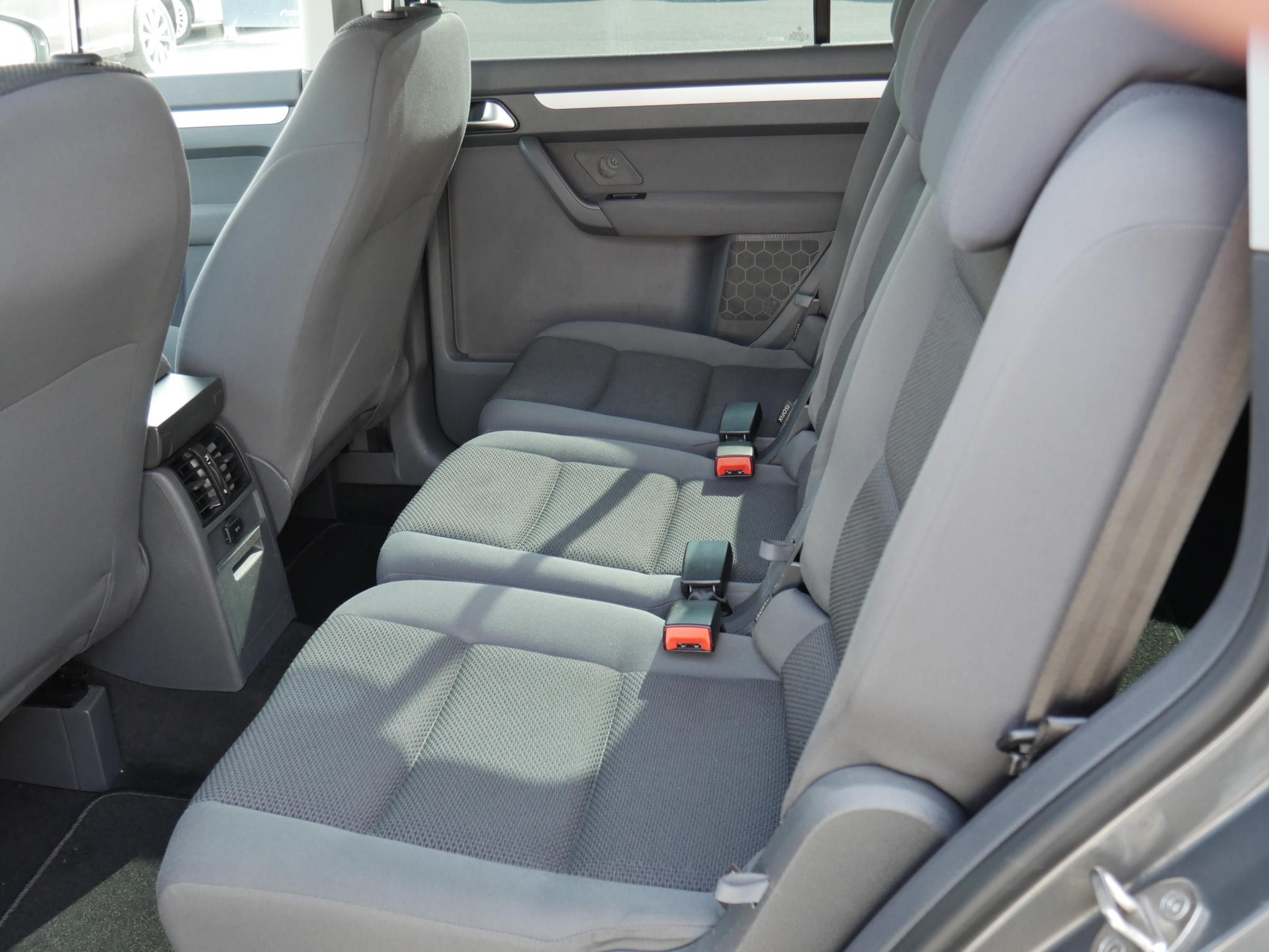 Volkswagen Touran, 2012 - pohled č. 10