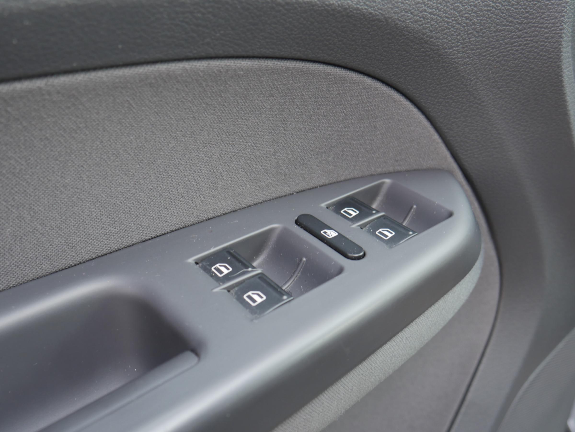 Volkswagen Touran, 2012 - pohled č. 11