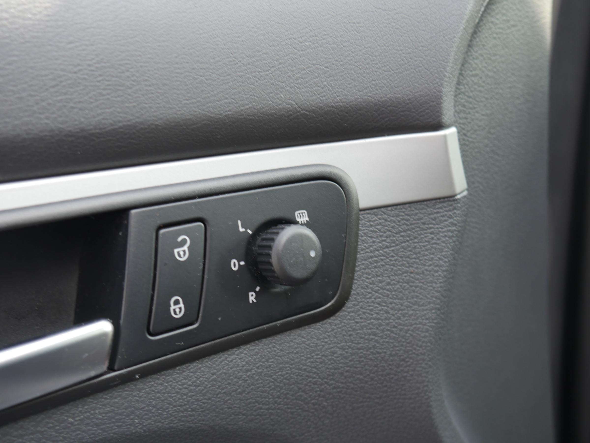 Volkswagen Touran, 2012 - pohled č. 12