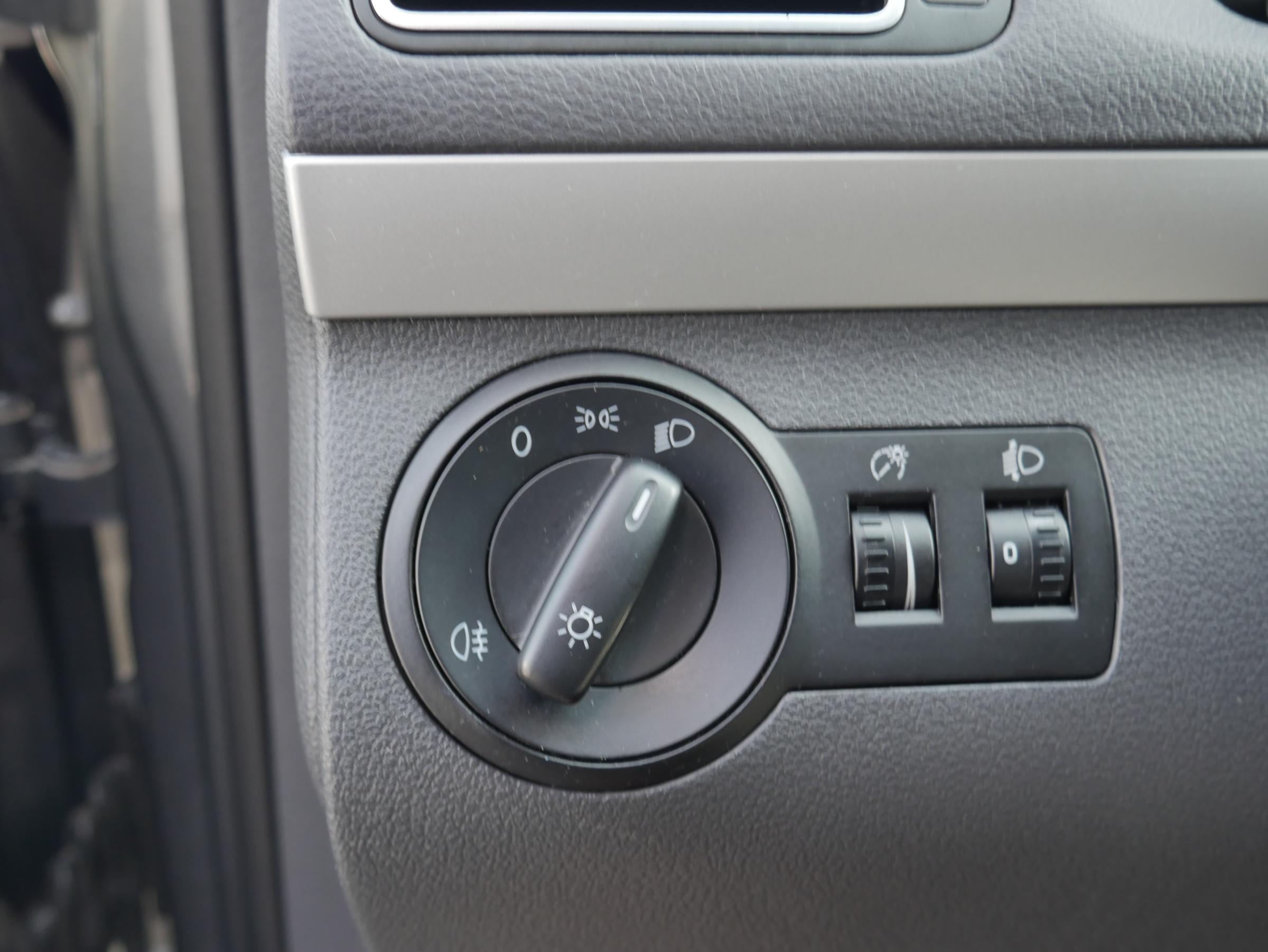 Volkswagen Touran, 2012 - pohled č. 13