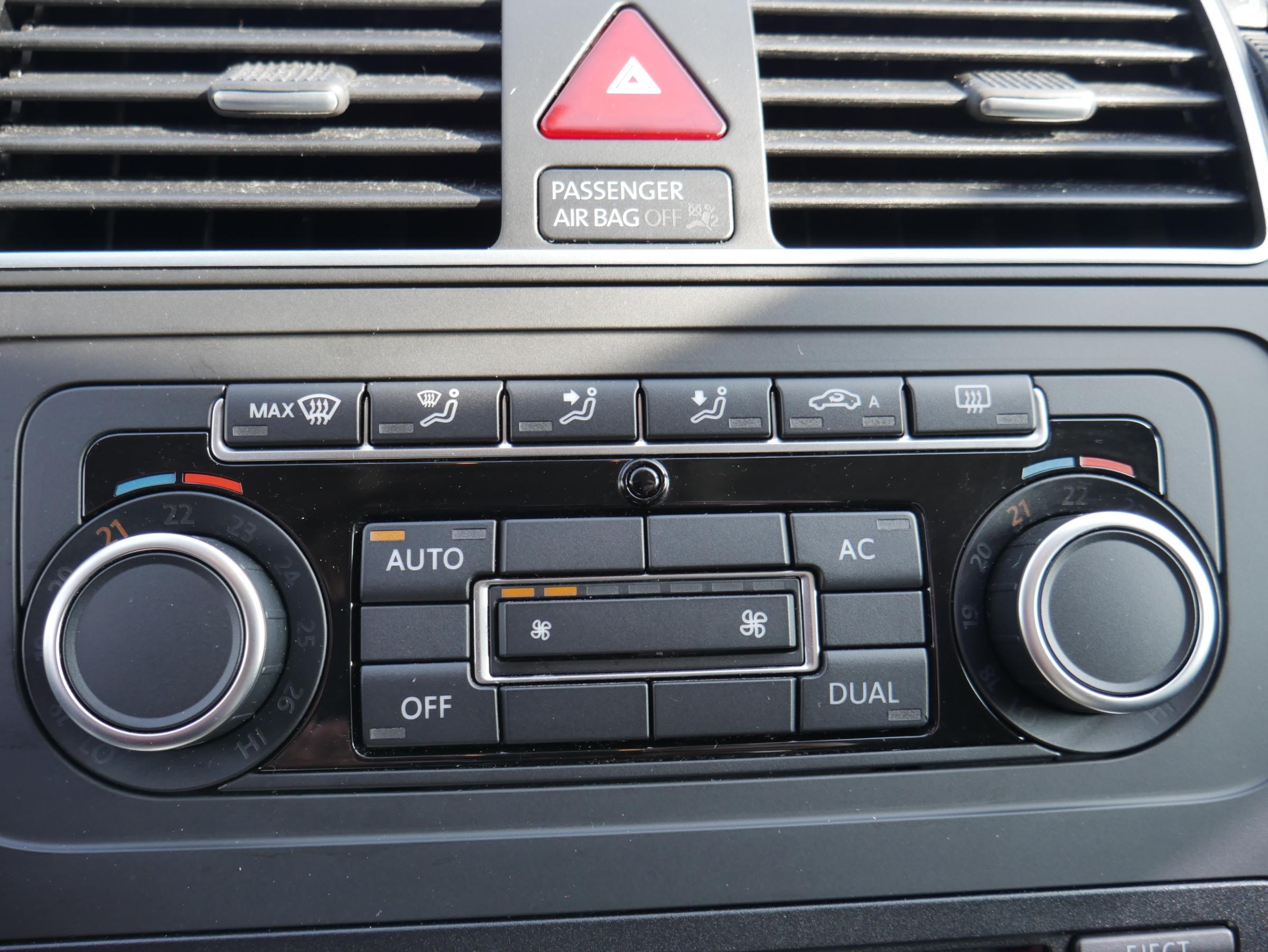 Volkswagen Touran, 2012 - pohled č. 15