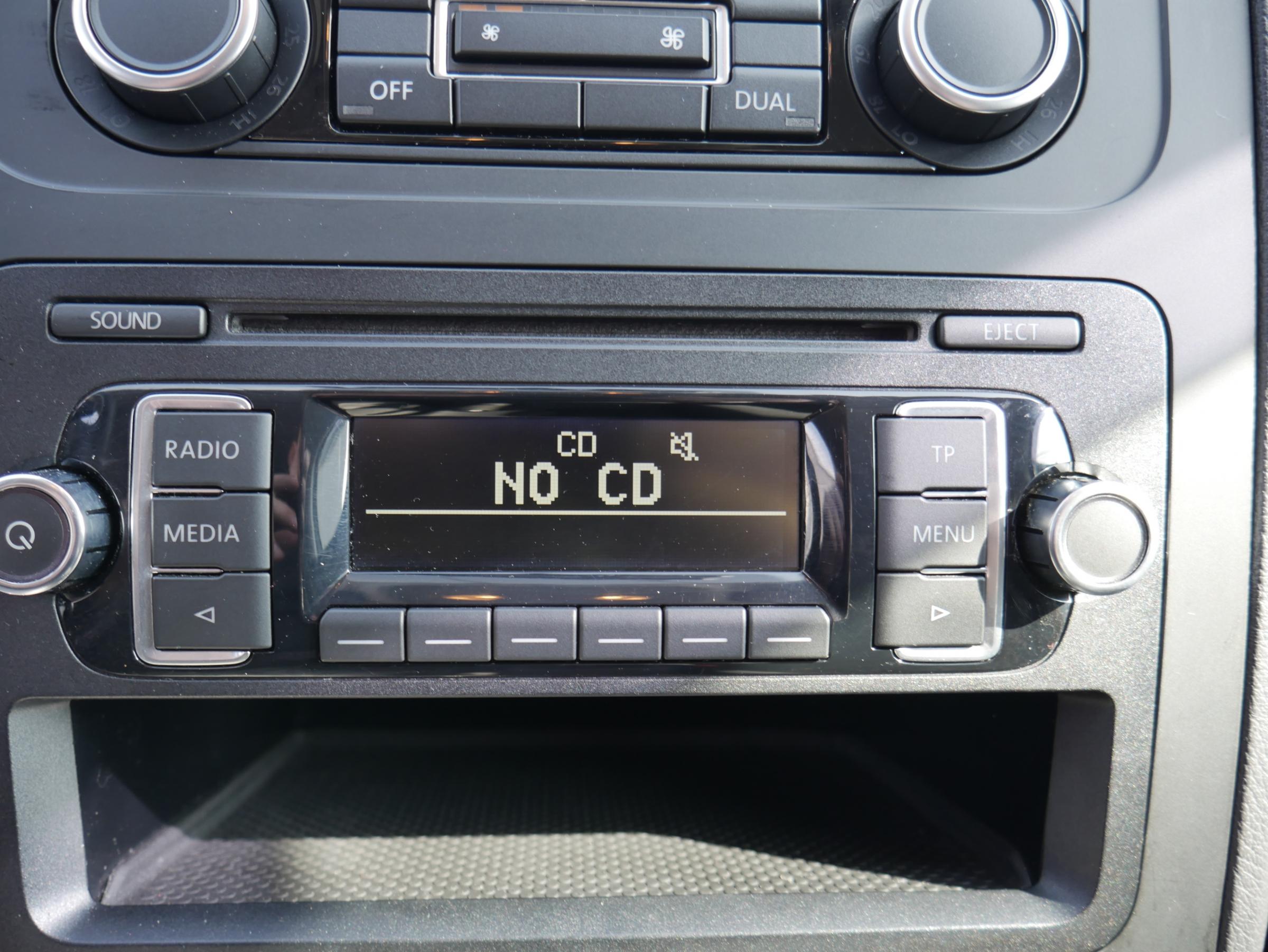 Volkswagen Touran, 2012 - pohled č. 17