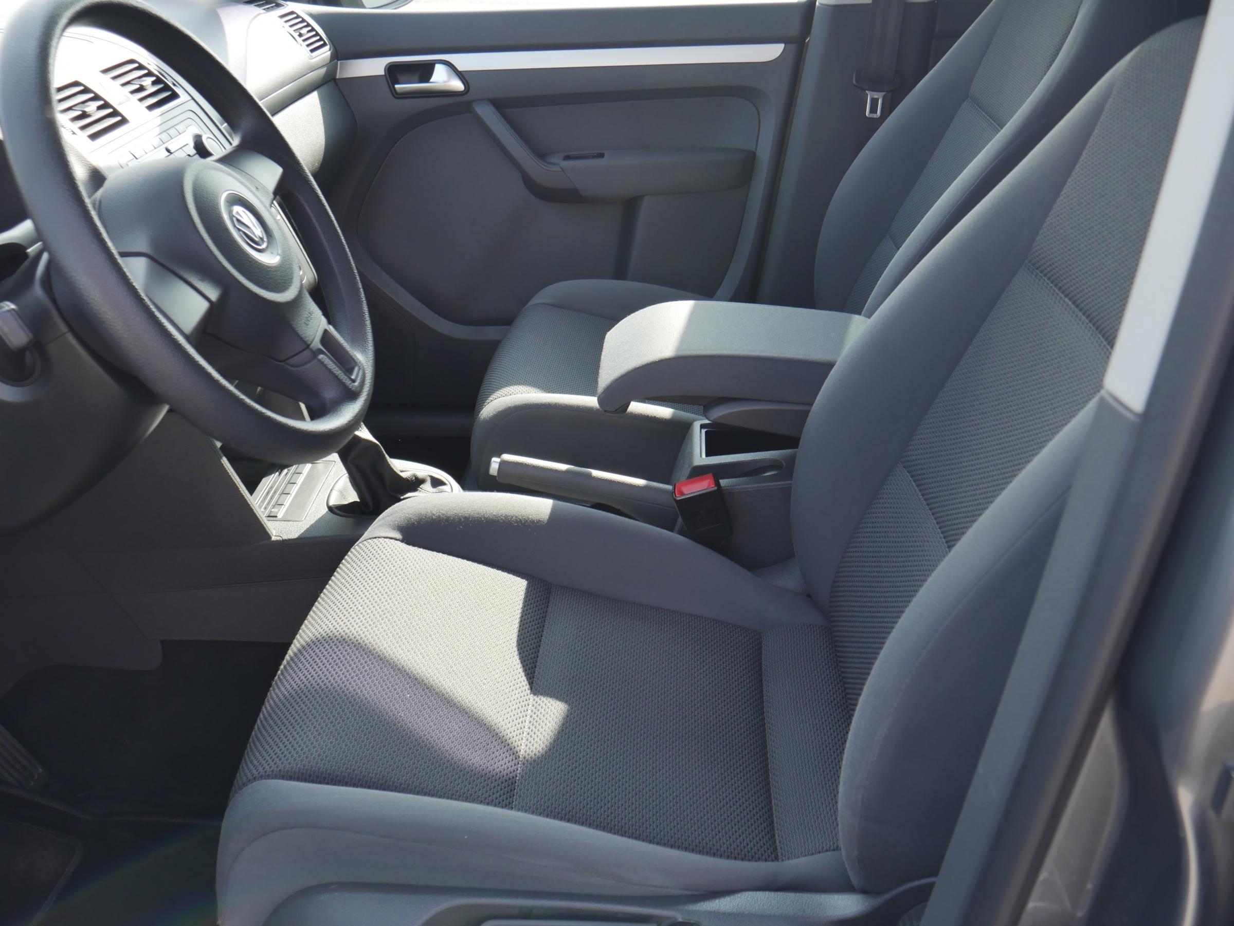 Volkswagen Touran, 2012 - pohled č. 9