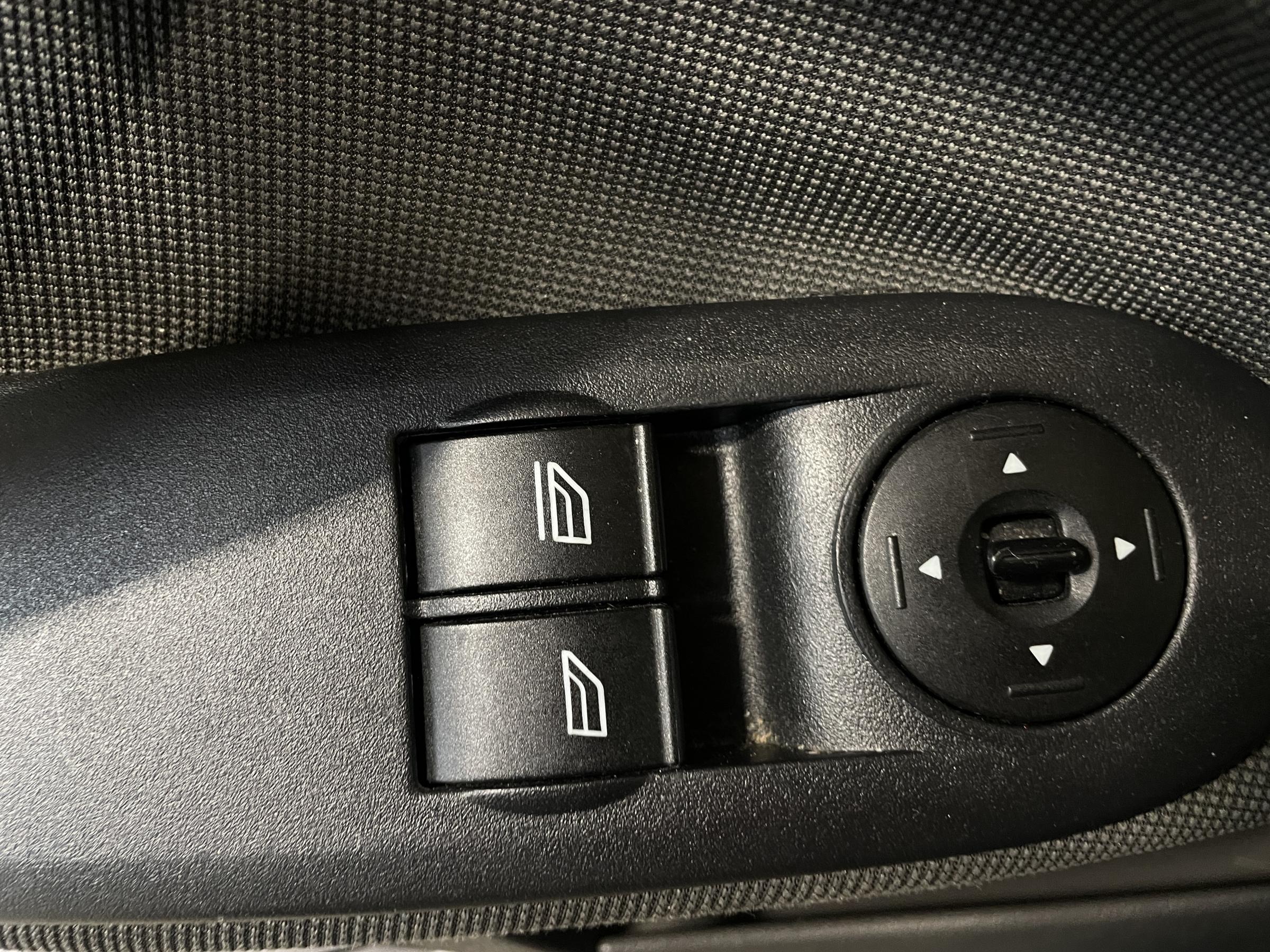 Ford C-MAX, 2008 - pohled č. 11