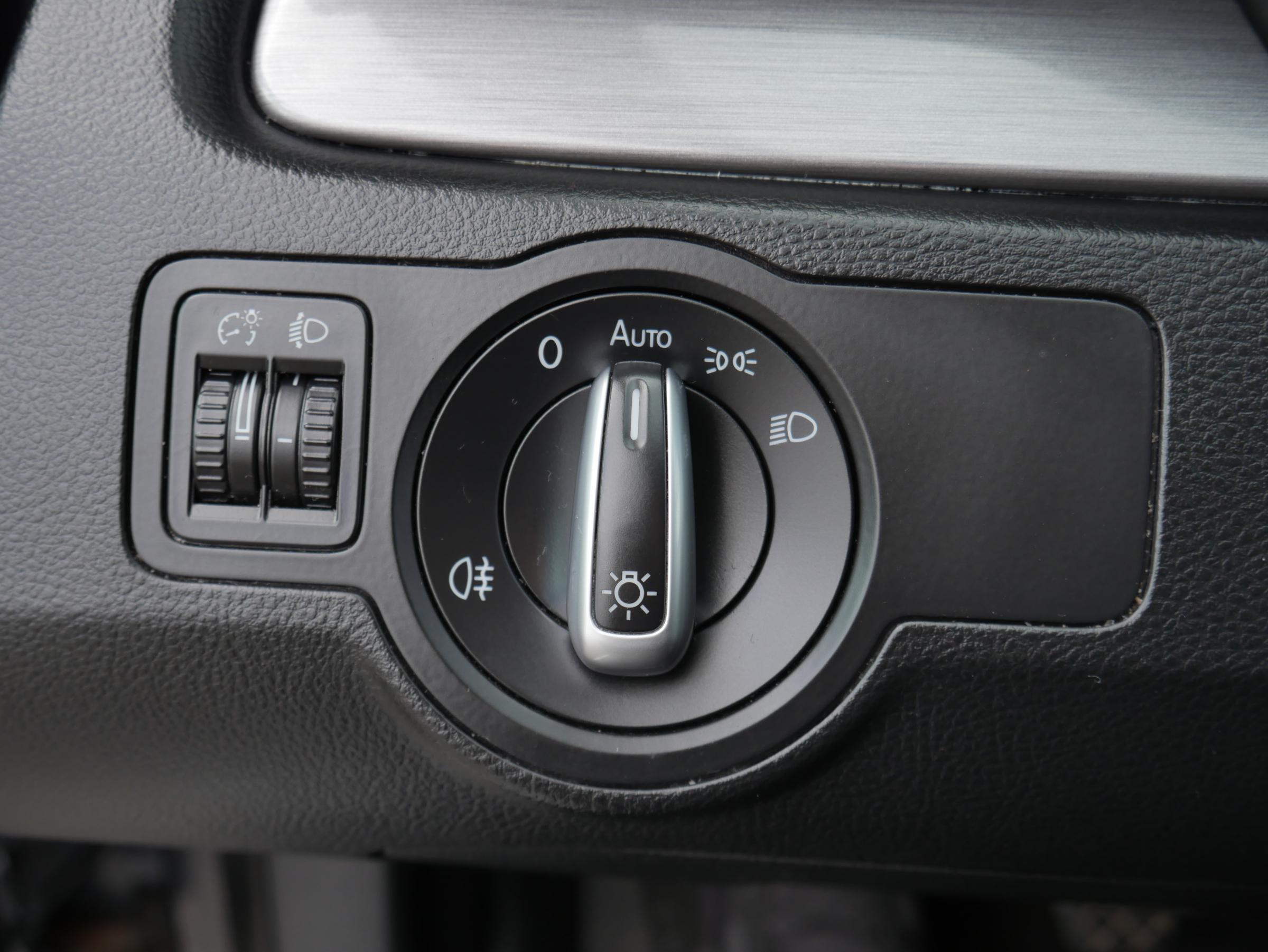 Volkswagen Passat, 2014 - pohled č. 18