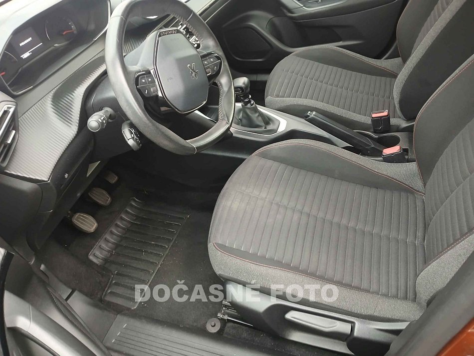 Peugeot 2008 1.2i 