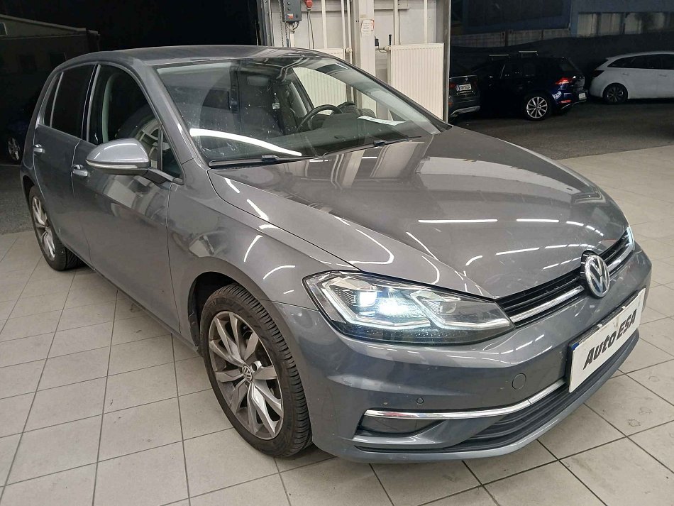 Volkswagen Golf 1.0TSI 