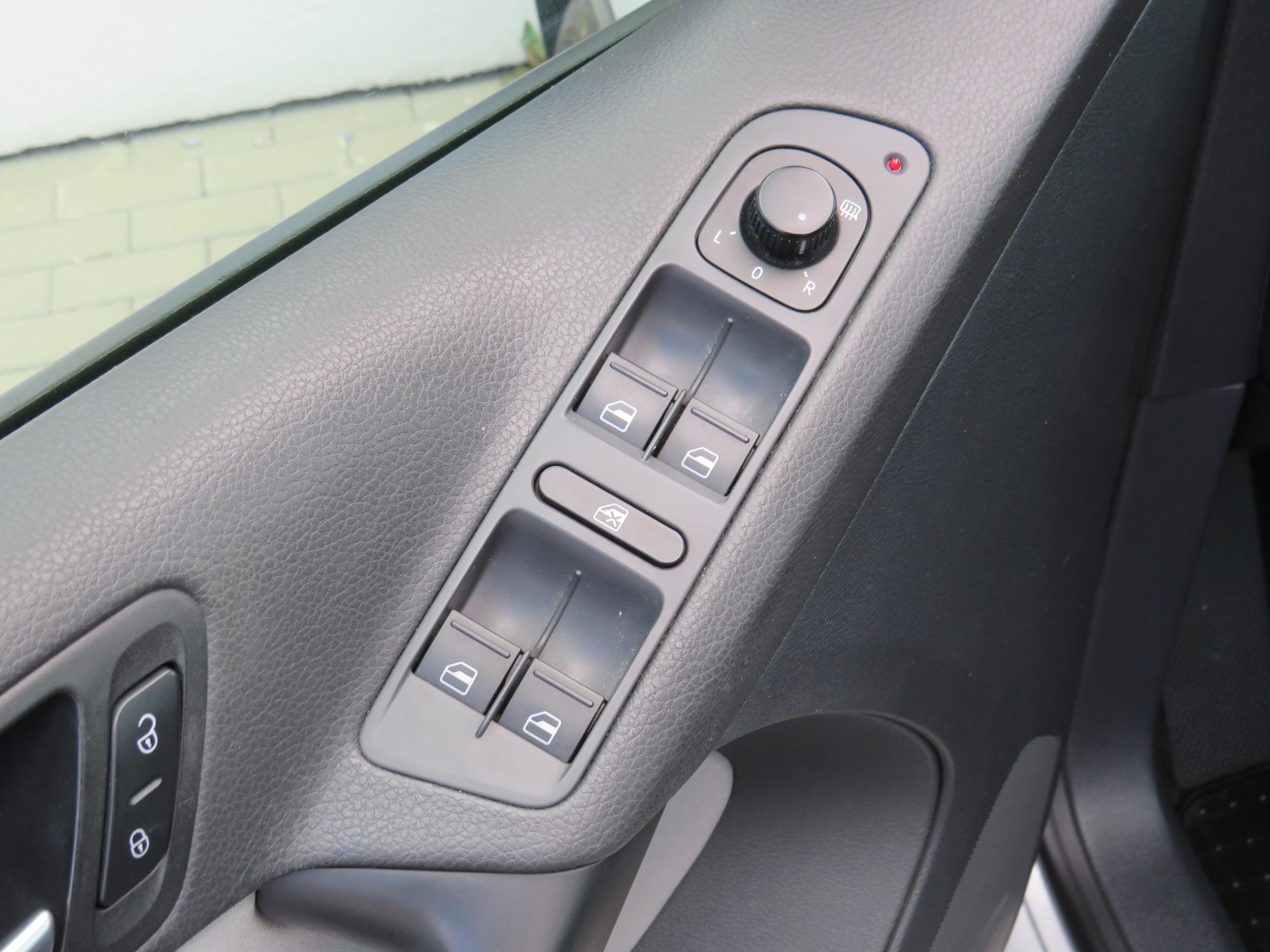 Volkswagen Tiguan, 2010 - pohled č. 12