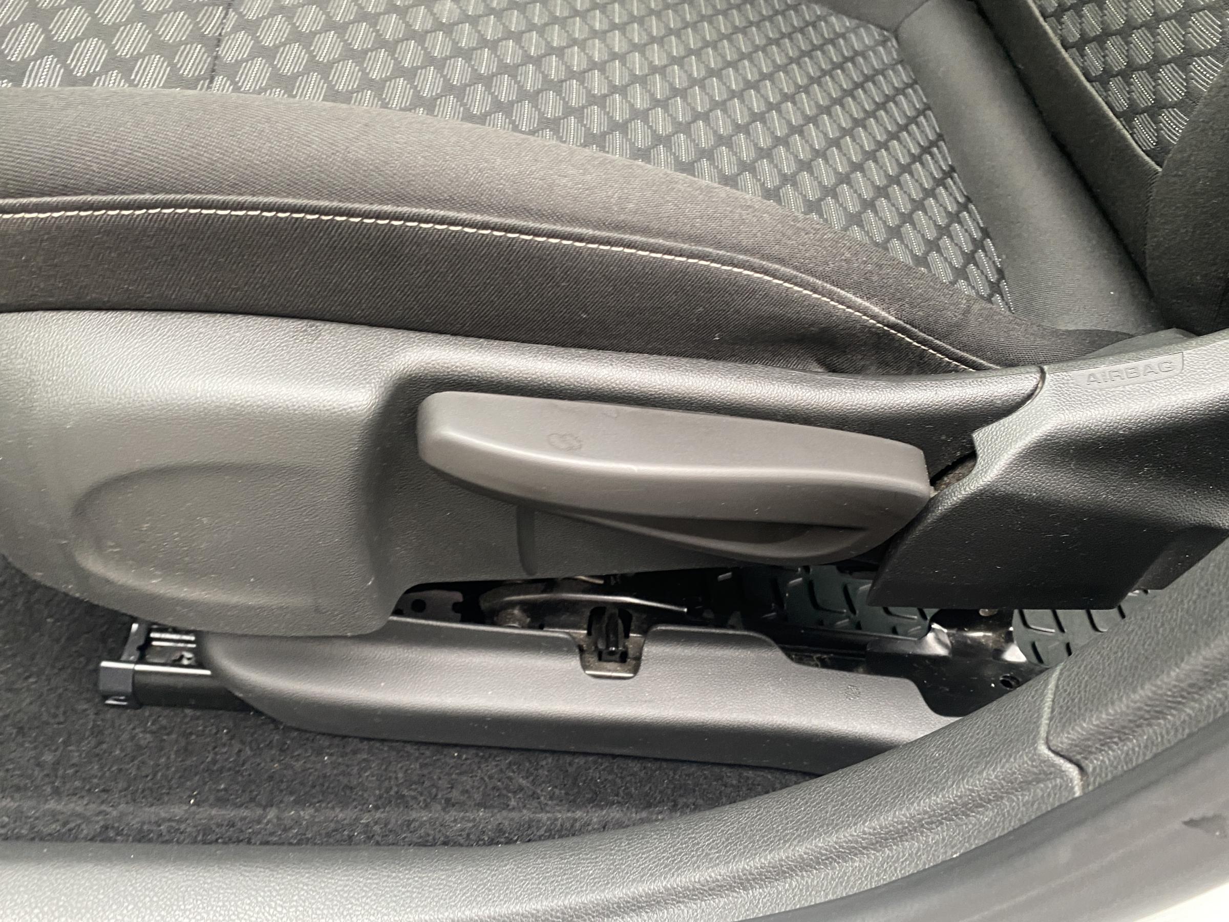 Opel Astra, 2019 - pohled č. 14