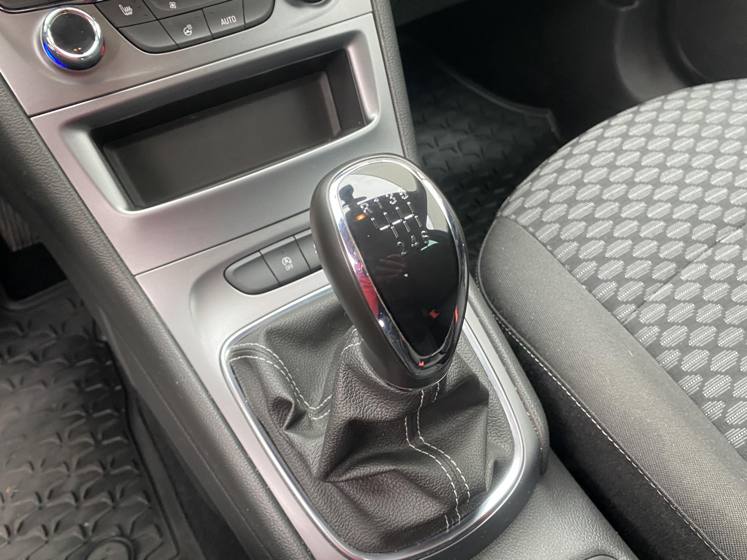 Opel Astra, 2019 - pohled č. 16