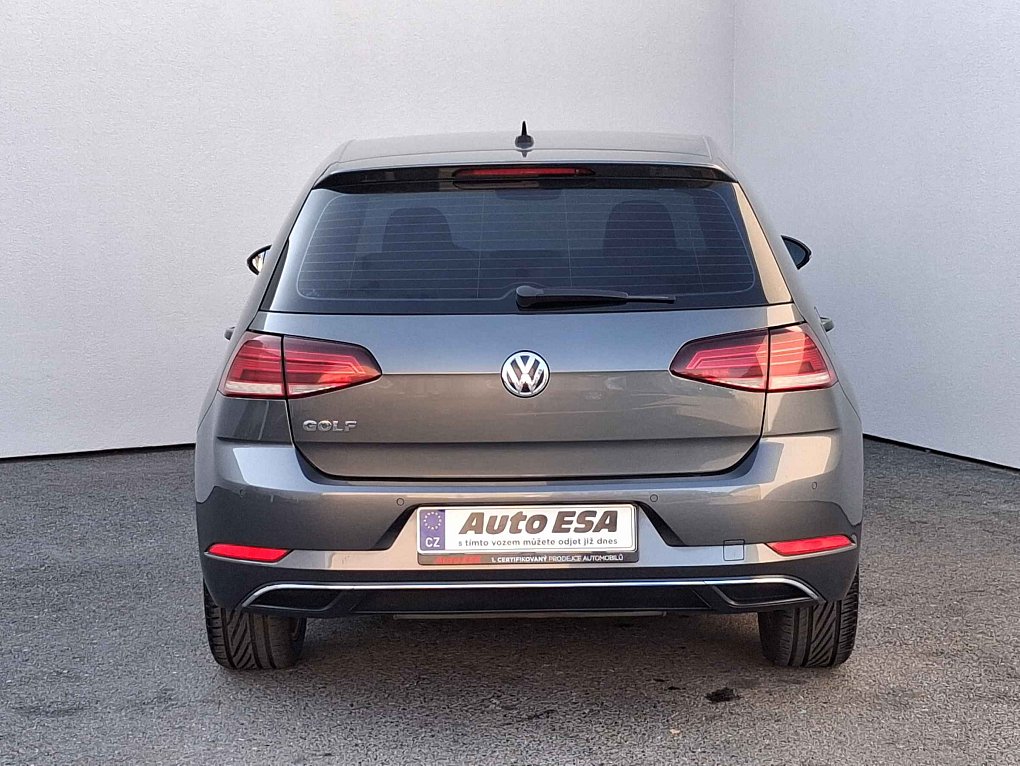 Volkswagen Golf 1.0TSI 