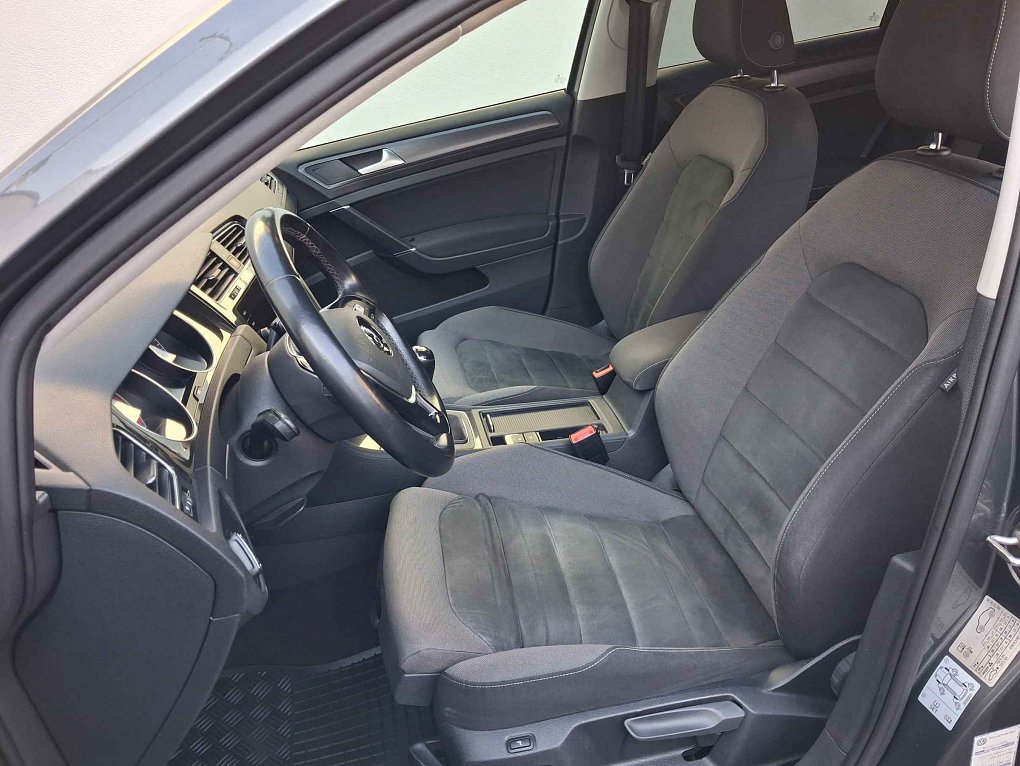 Volkswagen Golf 1.0TSI 