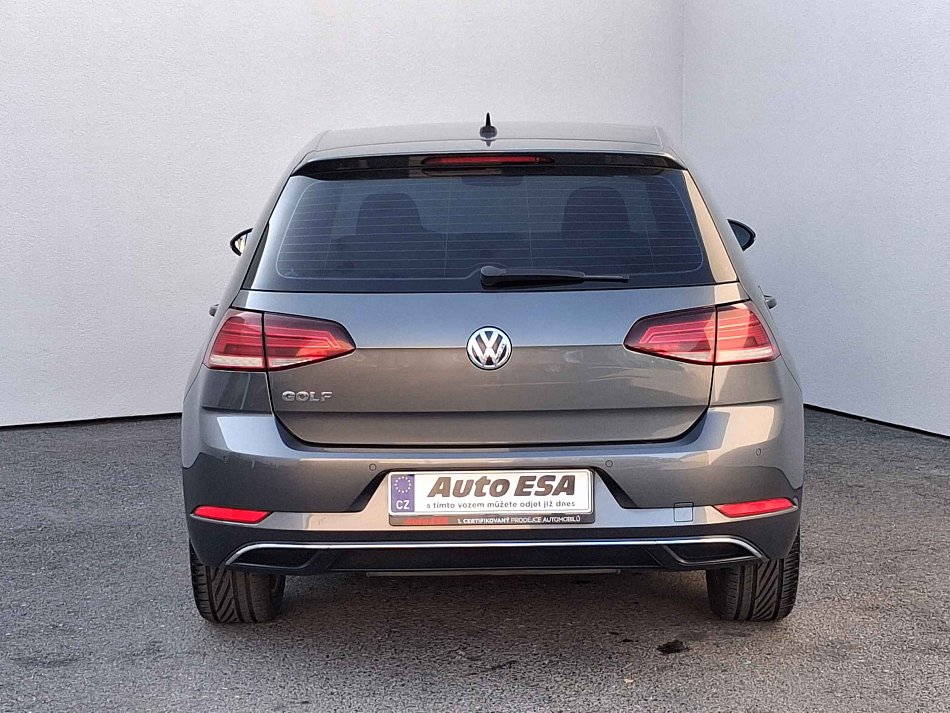 Volkswagen Golf 1.0TSI 