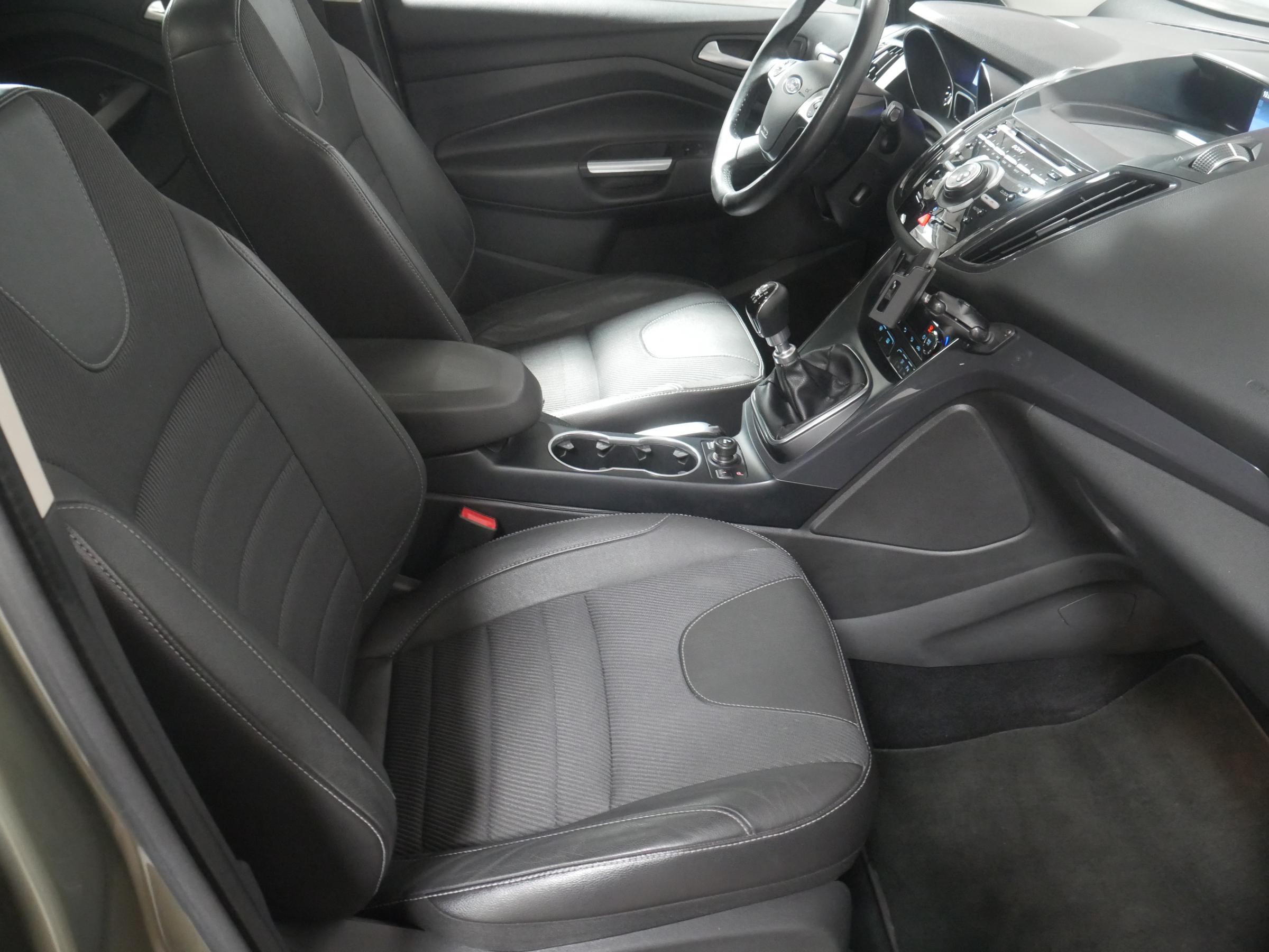 Ford Kuga, 2013 - pohled č. 12