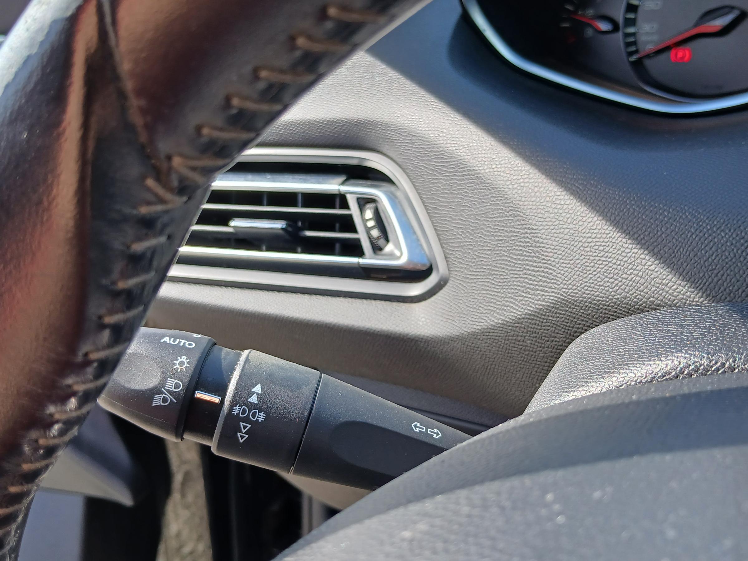 Peugeot 308, 2015 - pohled č. 13