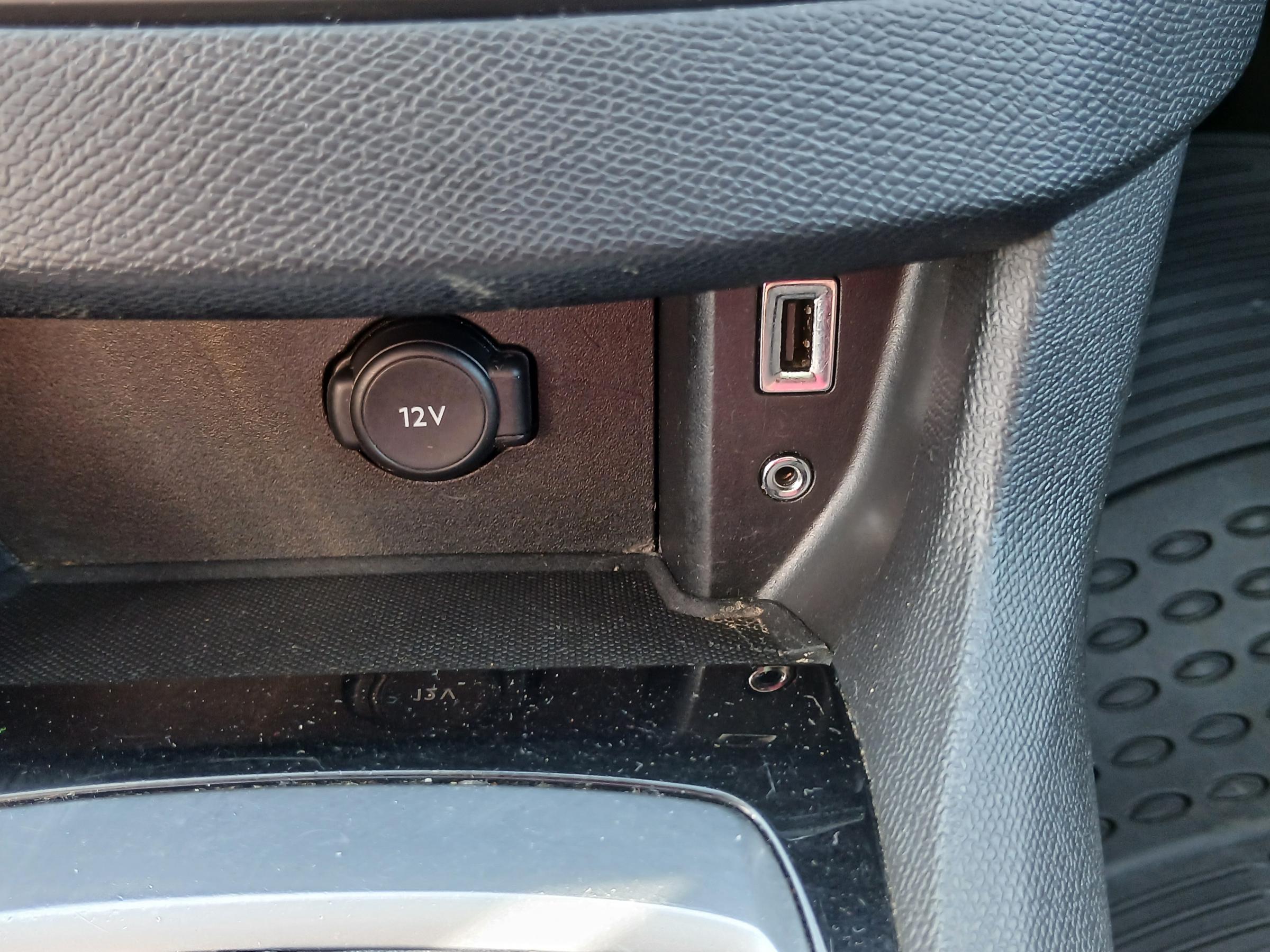 Peugeot 308, 2015 - pohled č. 20